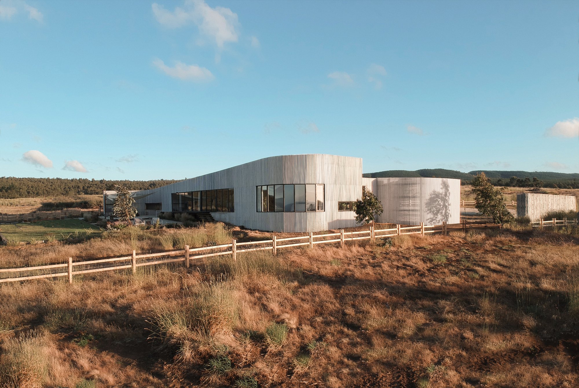 Coastal Wind-Resistant House Design: Wind House by Pablo Larroulet + blaq arquitectos