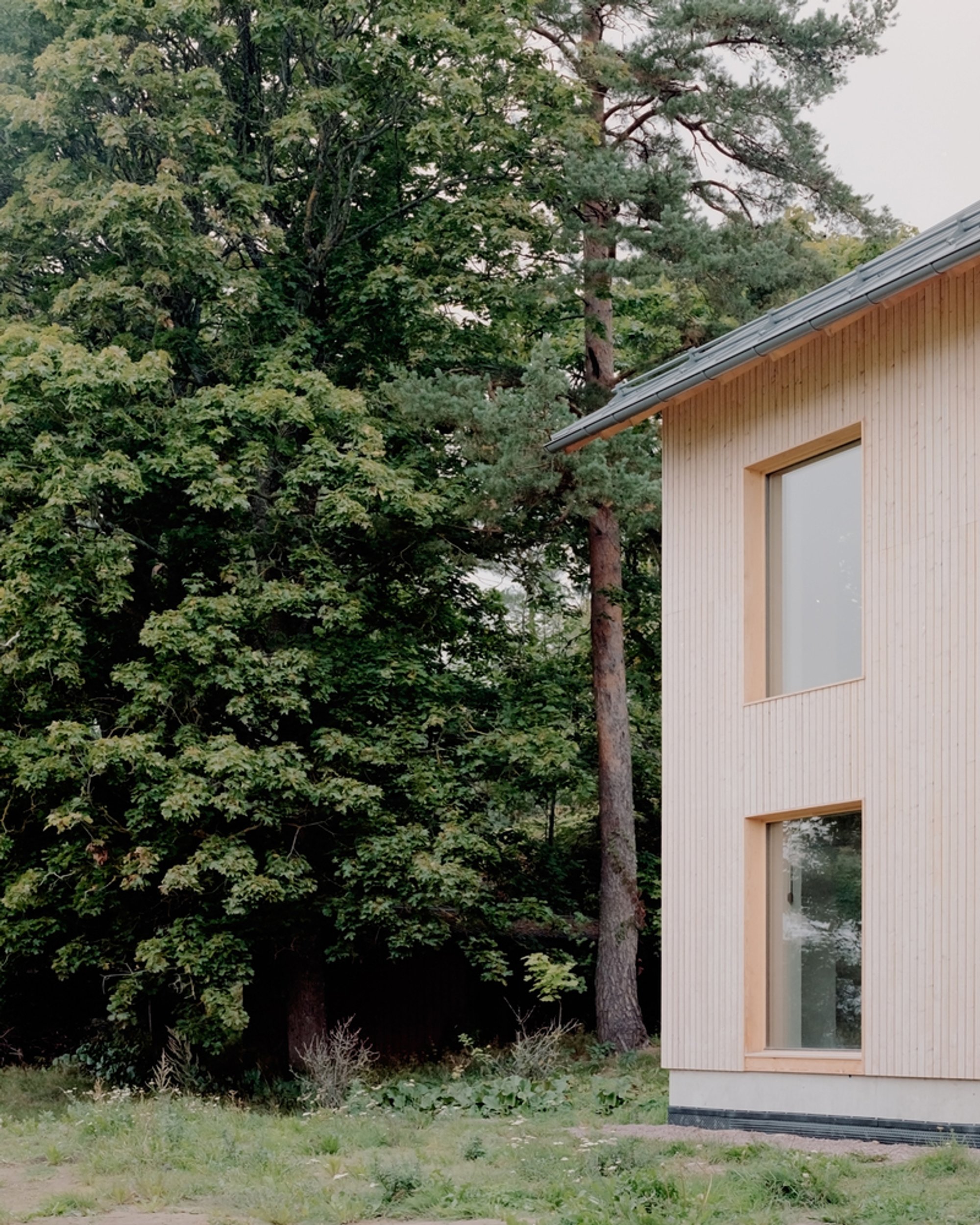 Collaboratorio Builds a Straw and Clay Passive House on the Rocky Coast West of Helsinki