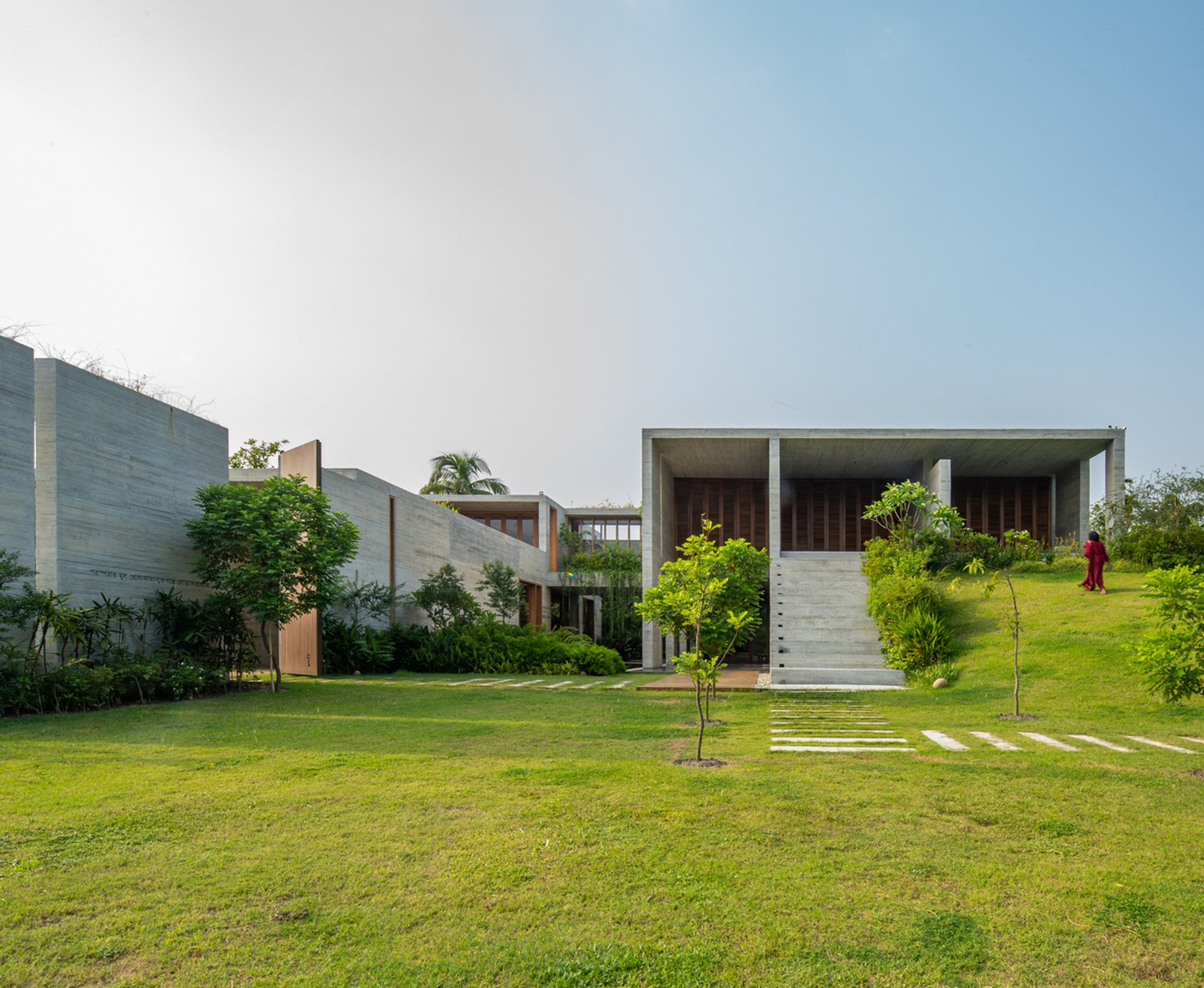 CHAABI House by SYSTEM Architects + EKNC: A Harmonious Fusion of Nature and Architecture