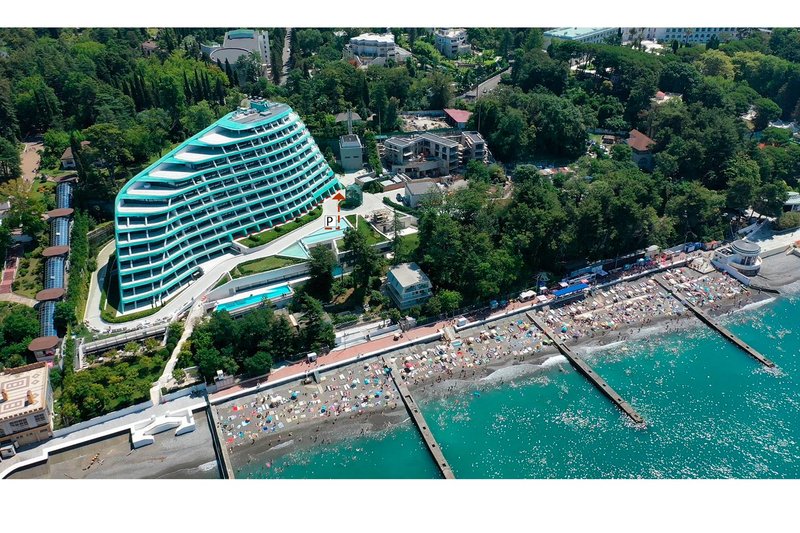 Reef Residence Sochi: A striking architectural gem on the Black Sea, seamlessly integrating luxury living with smart urban infrastructure