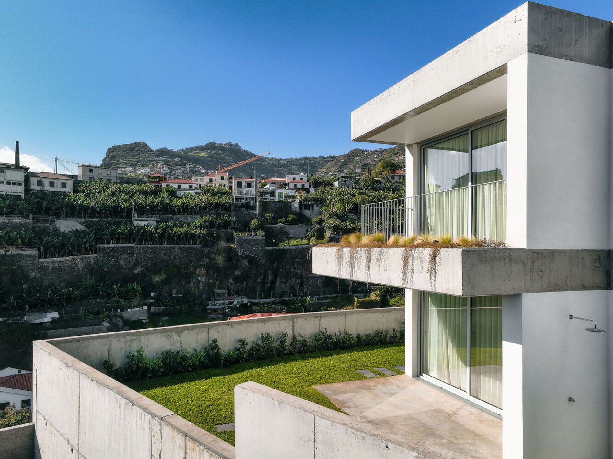 House in Serrado da Adega: A Modern Coastal House Design in Portugal
