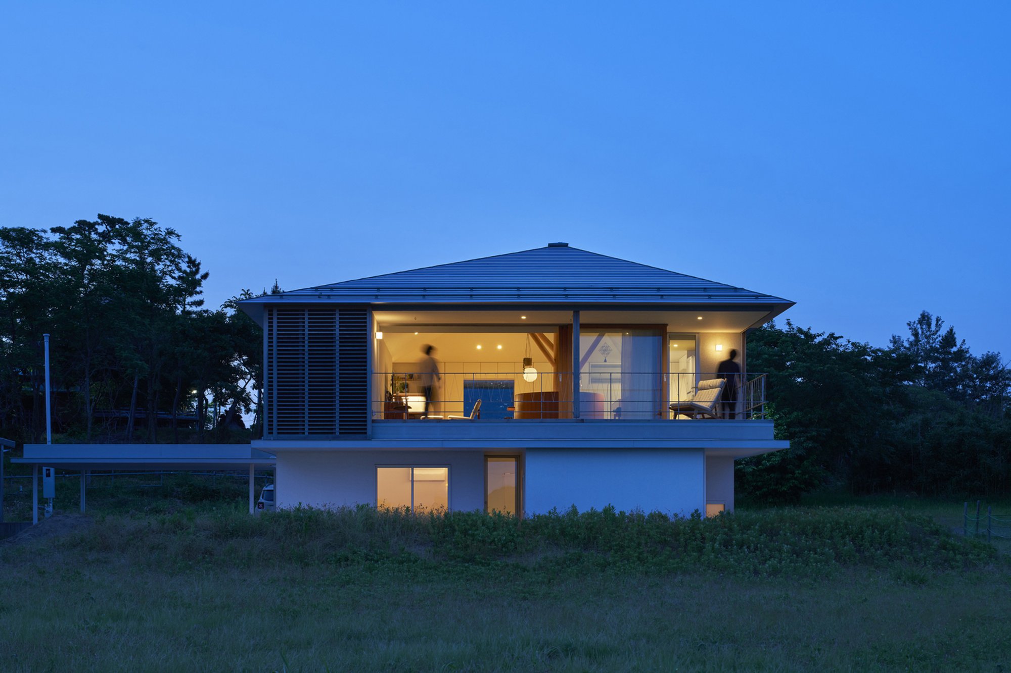 Takeru Shoji Architects Sinks a Family Home into Niigata's Ancient Sand Dunes