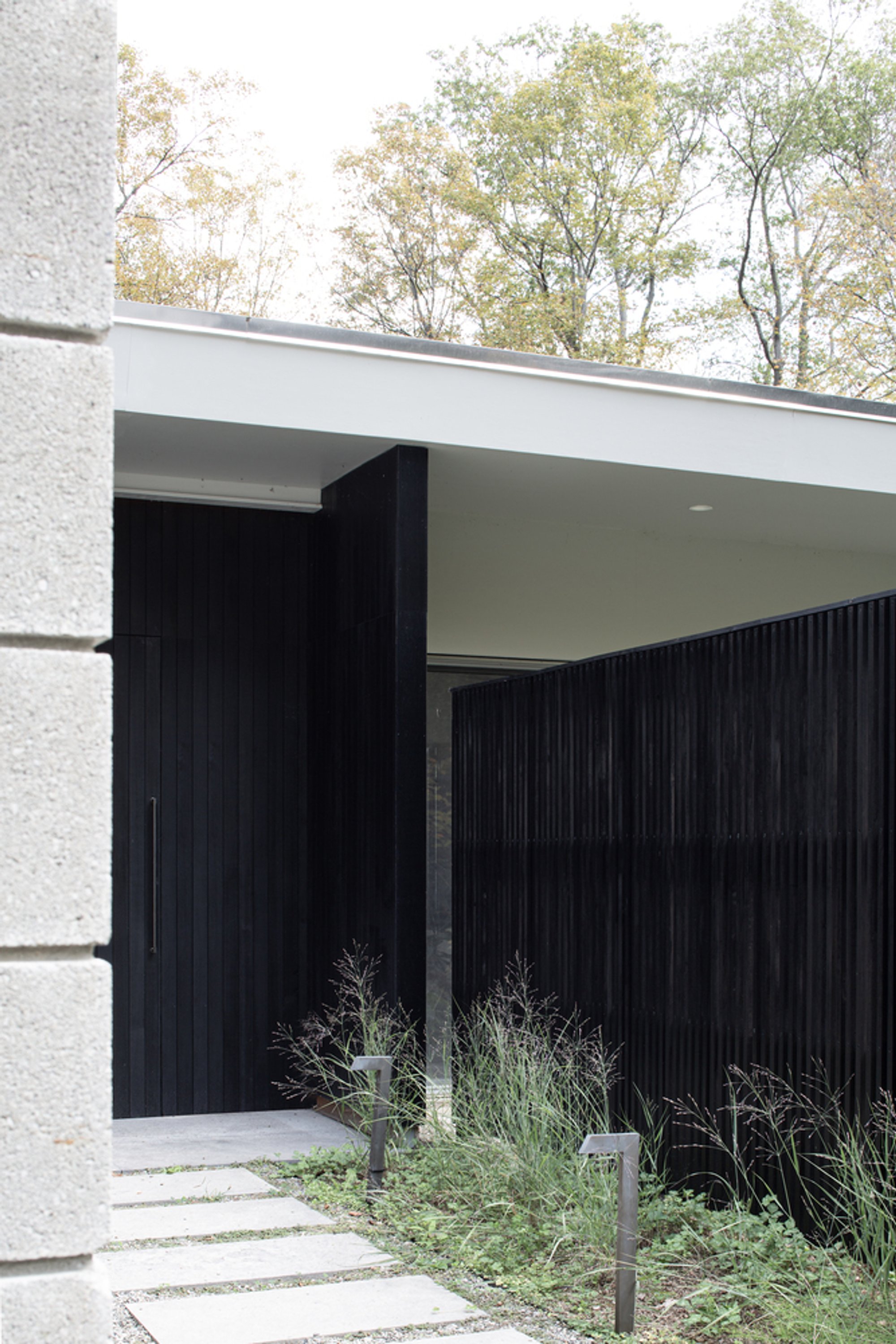 TAKATINA Weaves a Japanese-Inspired Garden Pavilion into a Cold Spring Hilltop Home