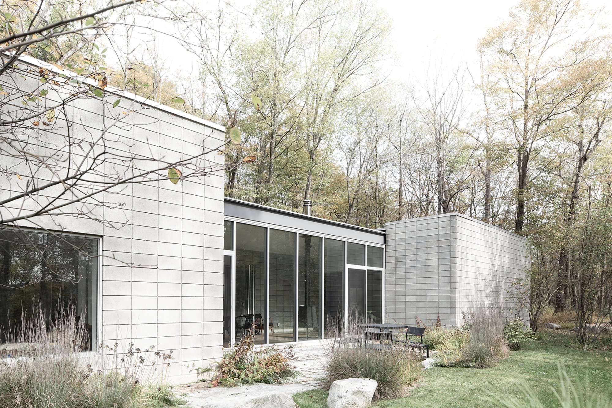 Modern Home Renovation: CS Residence by TAKATINA