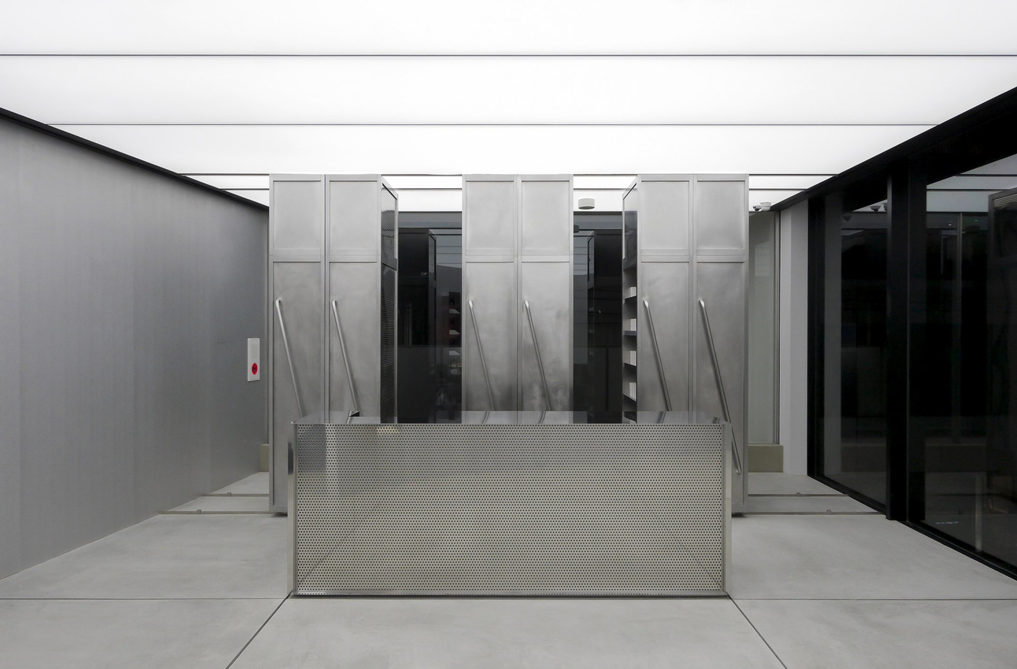 Minimalist Retail Store Design: 025S Harajuku Store by ATELIER KHJ