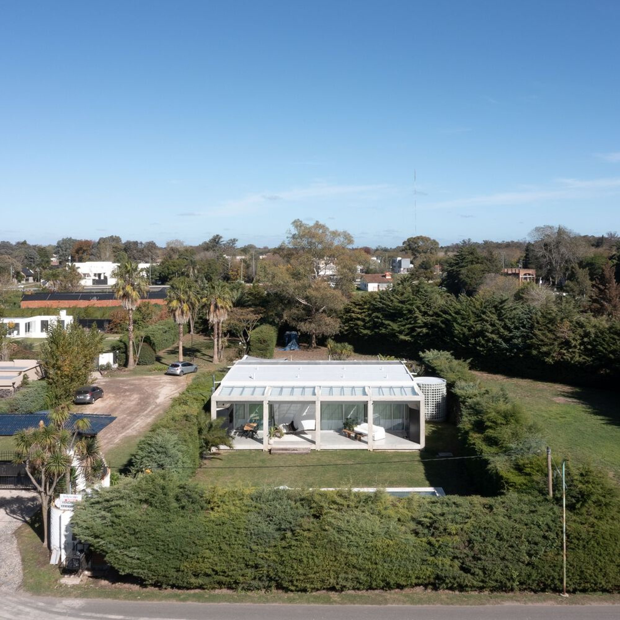 House with Columns: A Modern Architectural Masterpiece