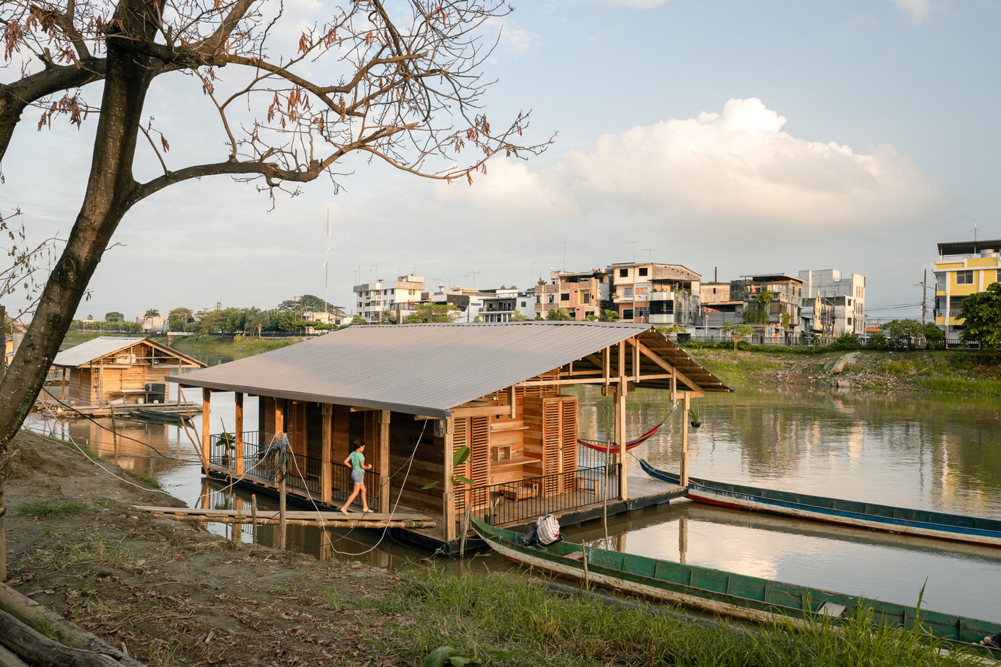 Productive Floating House - La Balsanera: A Sustainable Floating Home in Ecuador
