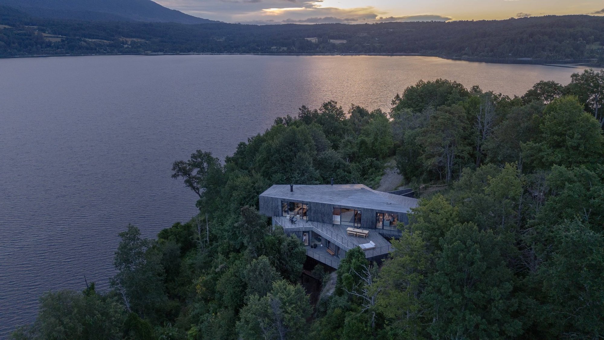 PYR House by Cazú Zegers: A Harmonious Blend of Architecture and Landscape