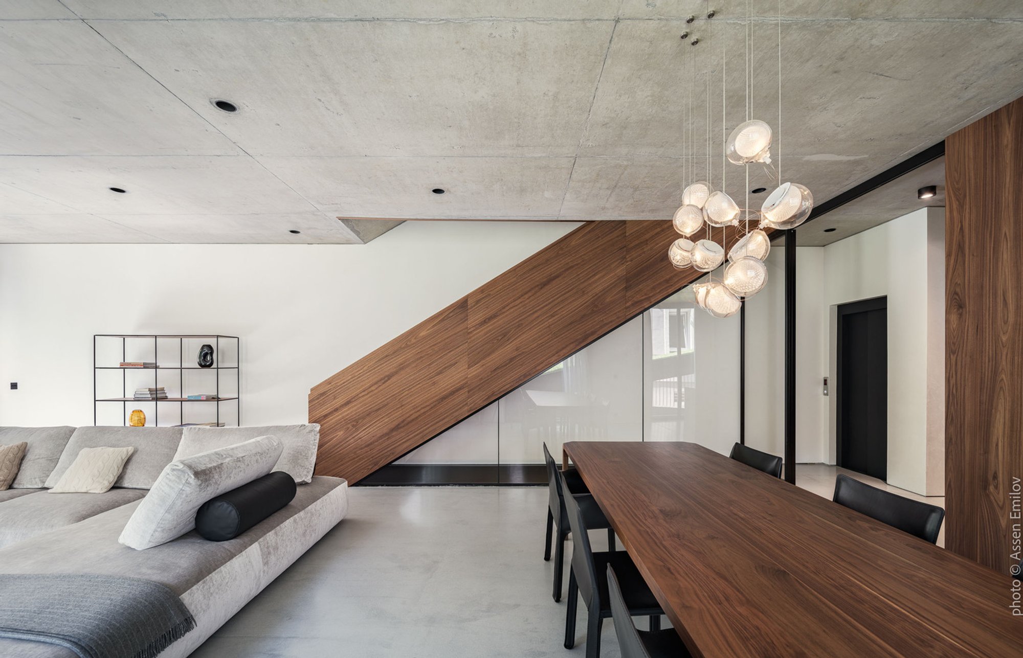 Modern Courtyard House: House of the Rising Meadow by I/O Architects