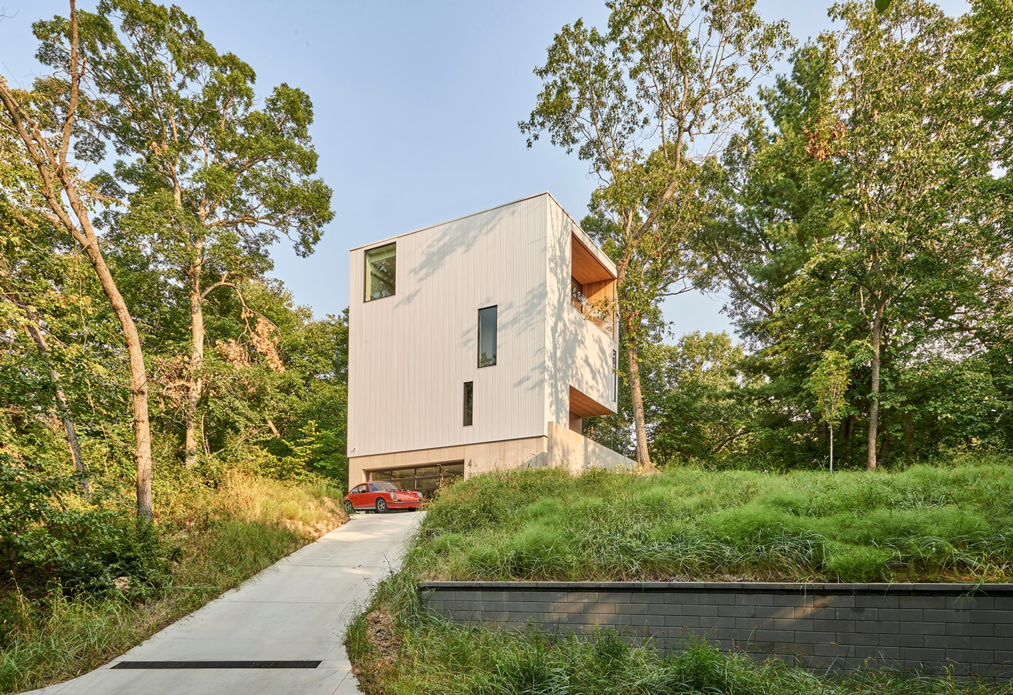 Treehouse by dSPACE Studio: A Tranquil Family Retreat in the Heart of Nature