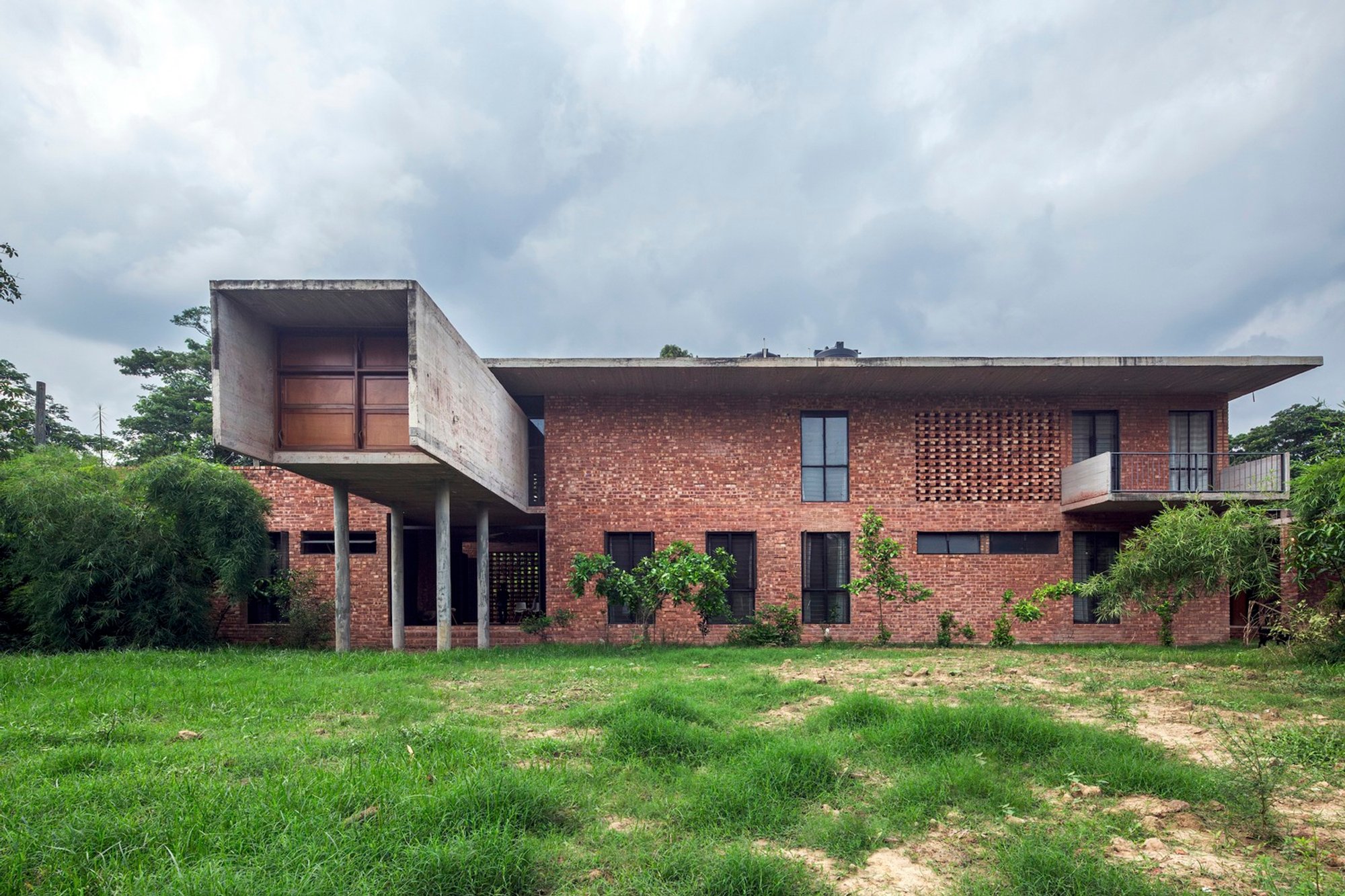 Anukrom House by Venna Architects: A Harmonious Blend of Tradition and Modernity