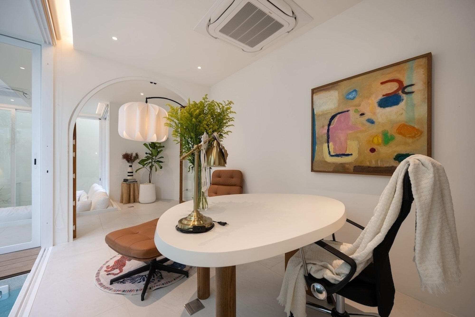 MN House: A Masterpiece of Art Gallery House Design