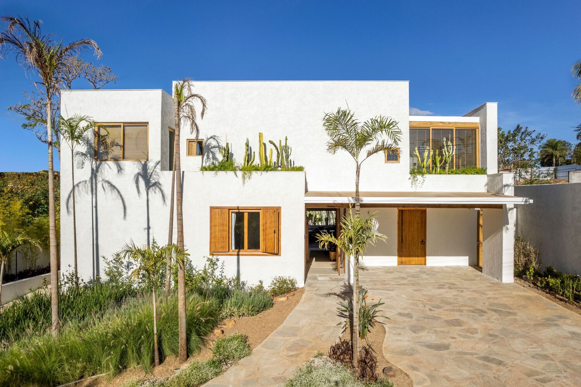 Capim Cidró House: A Harmonious Blend of Wabi-Sabi Aesthetics and Contemporary Architecture