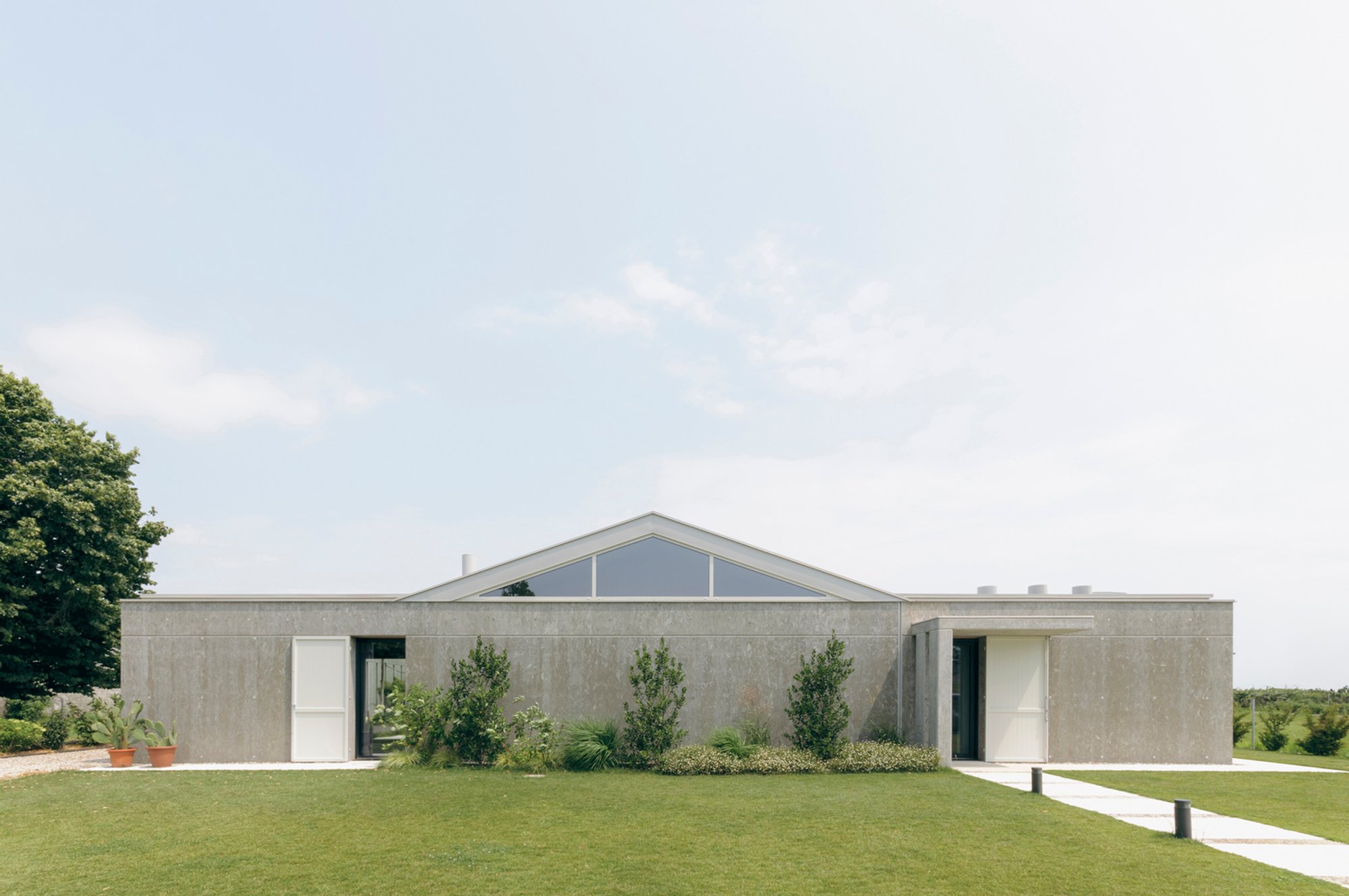 Dolor y Gloria House by Alberto Pizzoli Architetto: A Contemporary Retreat in Verona