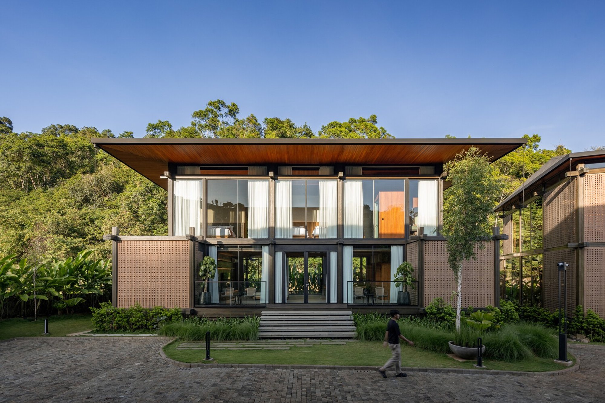 Kencana Valley Compound: A Harmonious Fusion of Vernacular Architecture in Modern Design