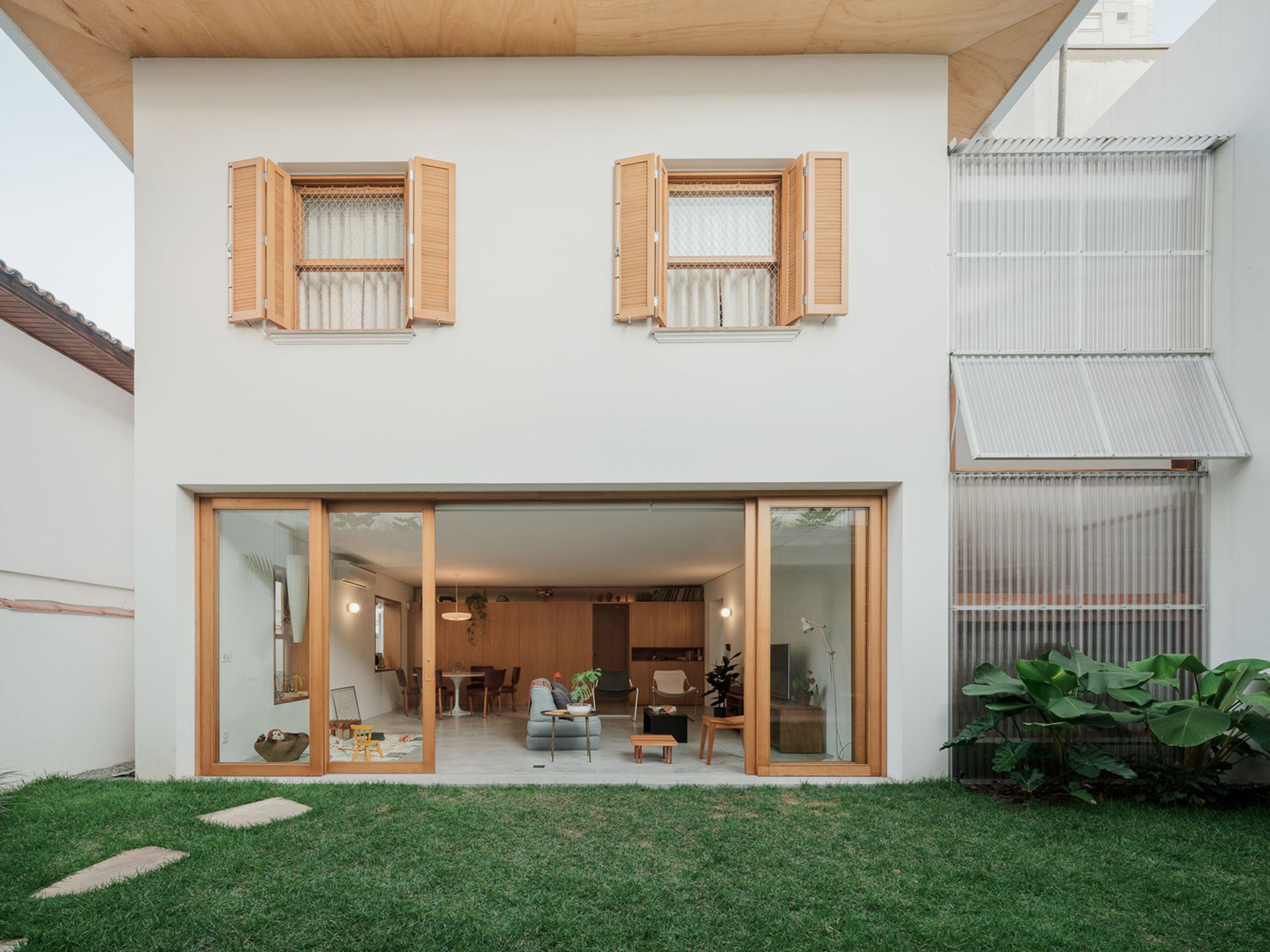 House of the Alley by Estúdio Artigas: A Seamless Blend of Nature and Architecture
