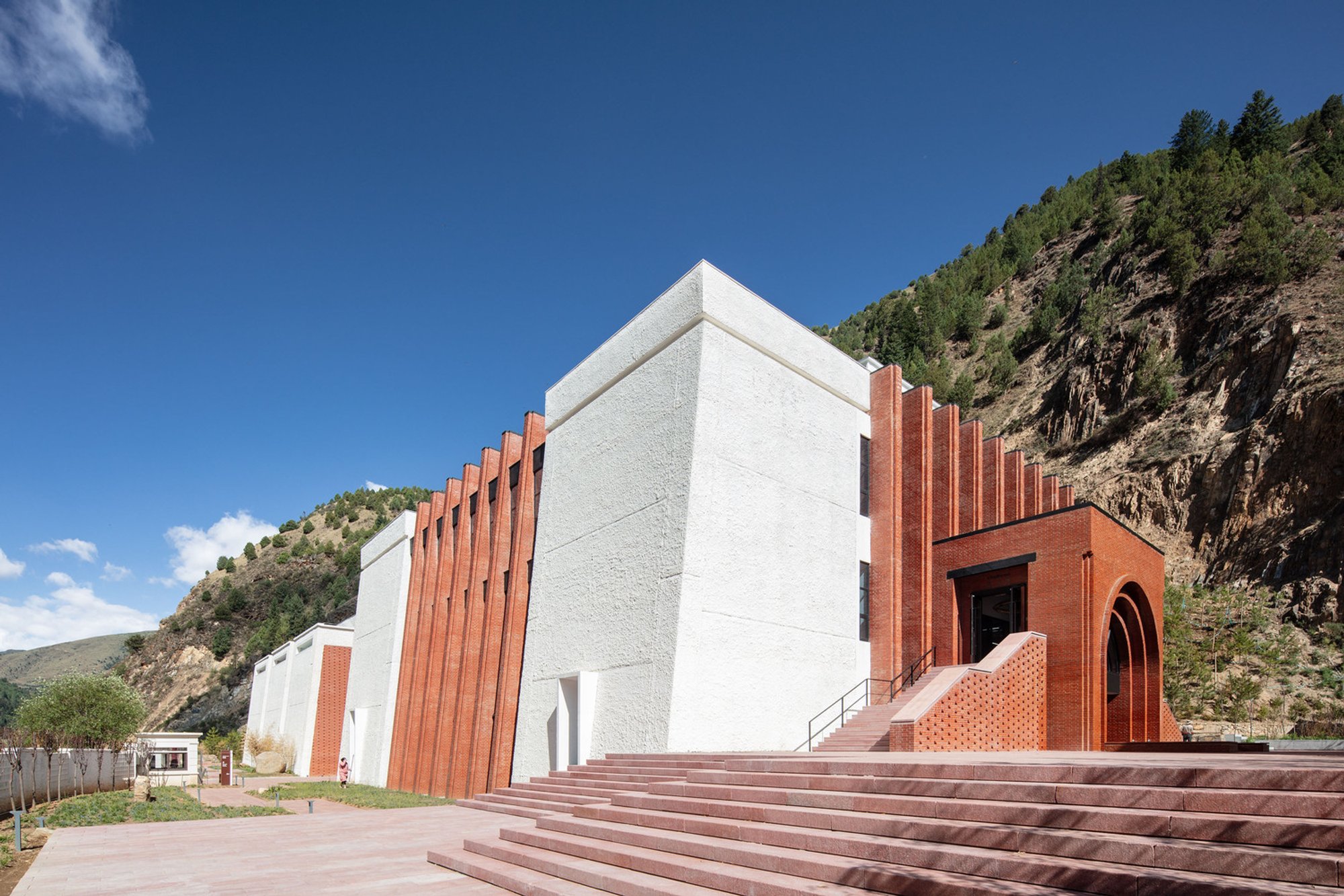 Deba Library: A Masterpiece of Architecture by Zhaohui Rong Studio