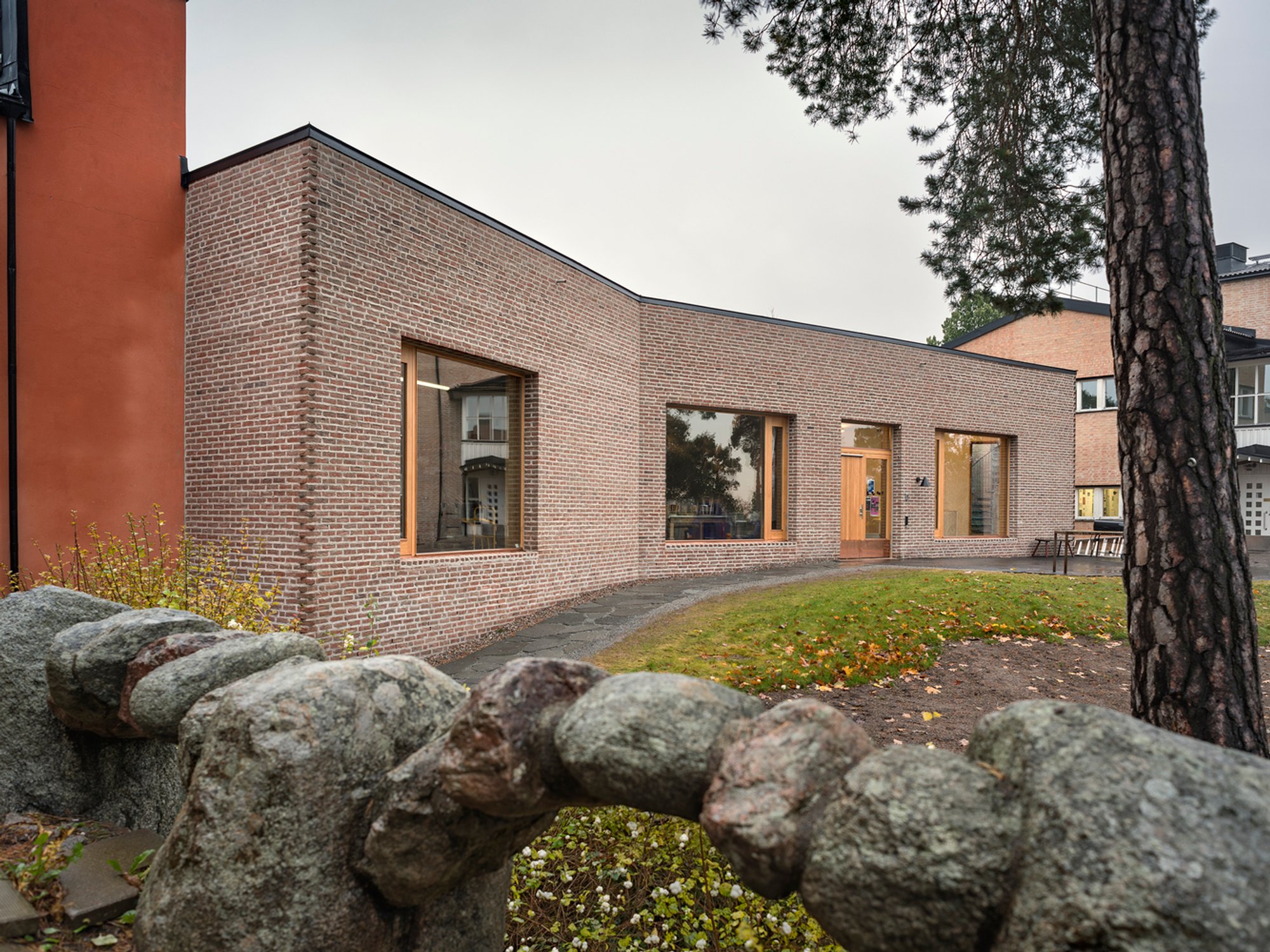 Nyckelviksskolan Extension: A Masterpiece of Contemporary Brick Architecture