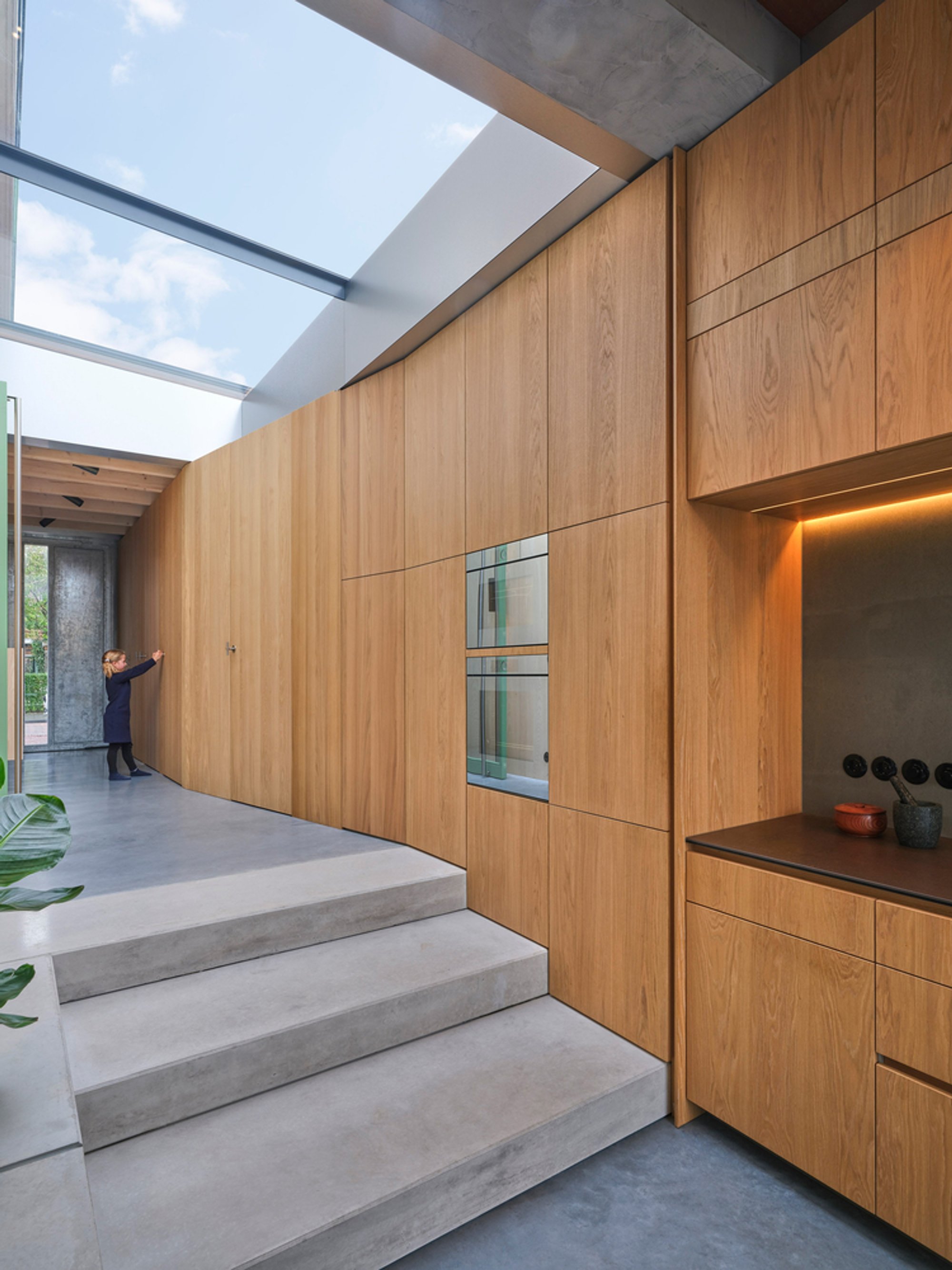 Bloot Architecture Fuses Eastern Fluidity and Western Rigor in a 1930s Hague Corner House