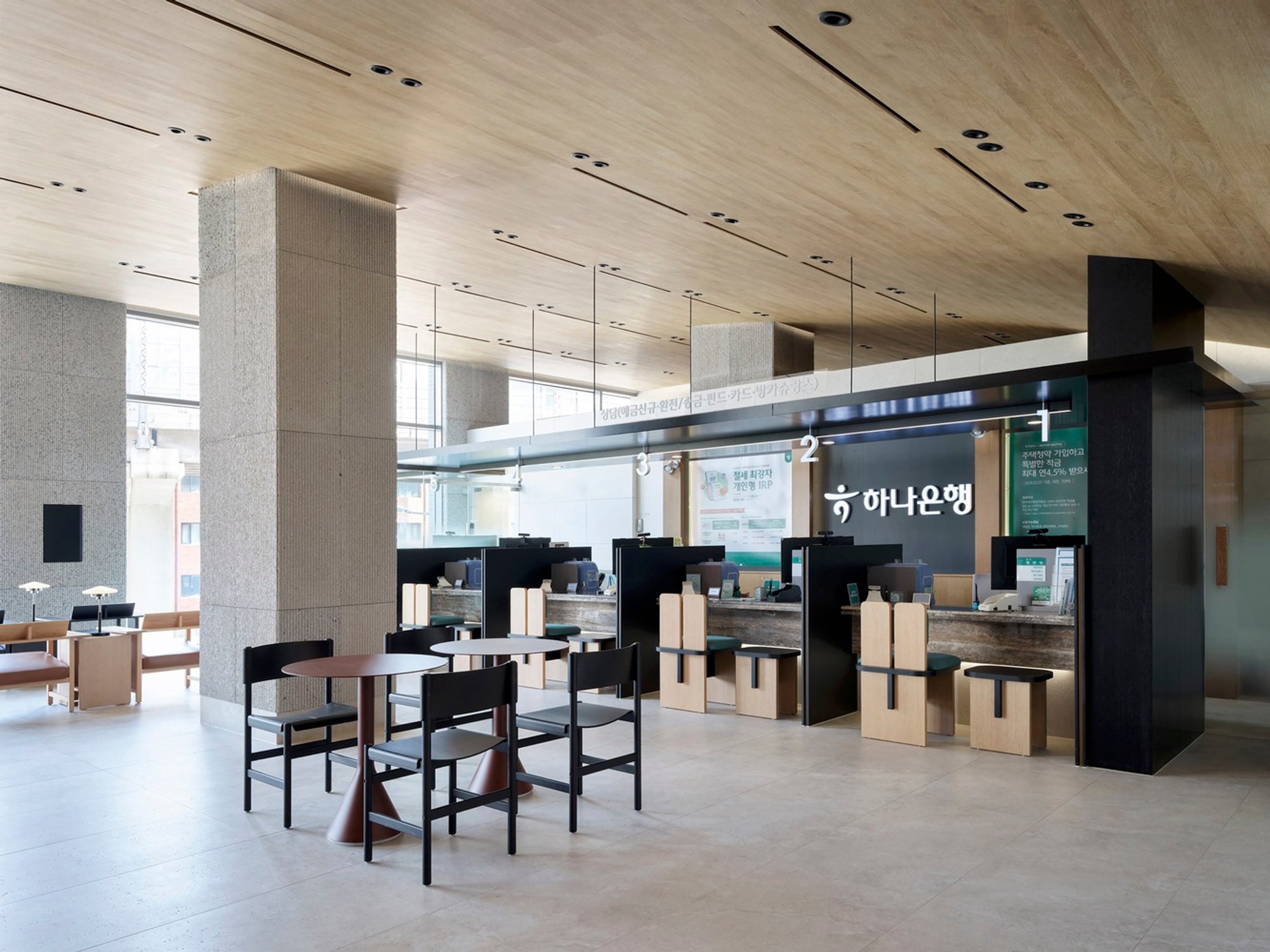 Hana Bank Seoul-Forest: Redefining Modern Bank Architecture in Seoul