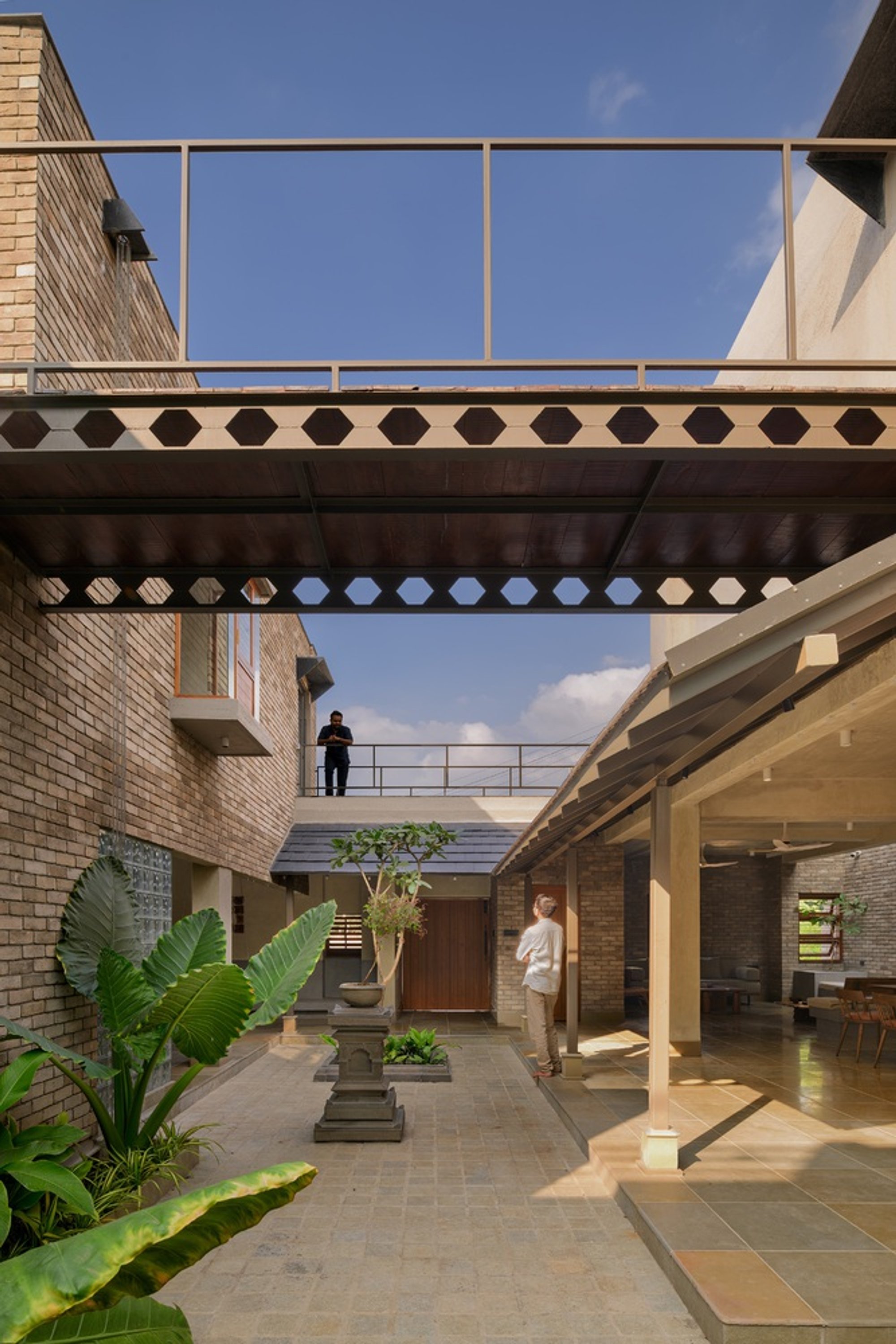 Mind Manifestation Design Revives Maharashtra's Wada Courtyard Tradition in a Vaulted Family Retreat