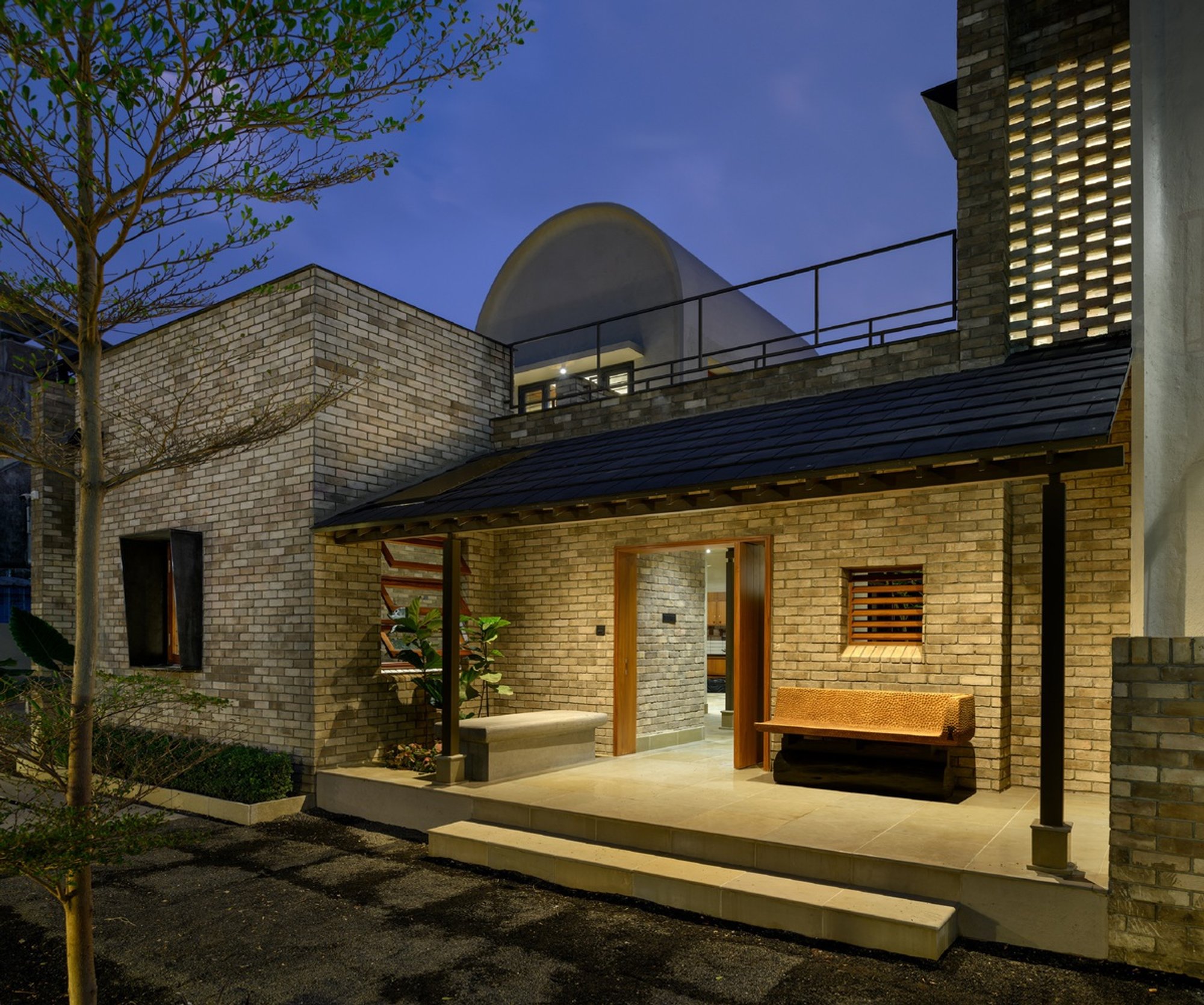 Osari Residence: A Contemporary Take on Traditional Courtyard House Design