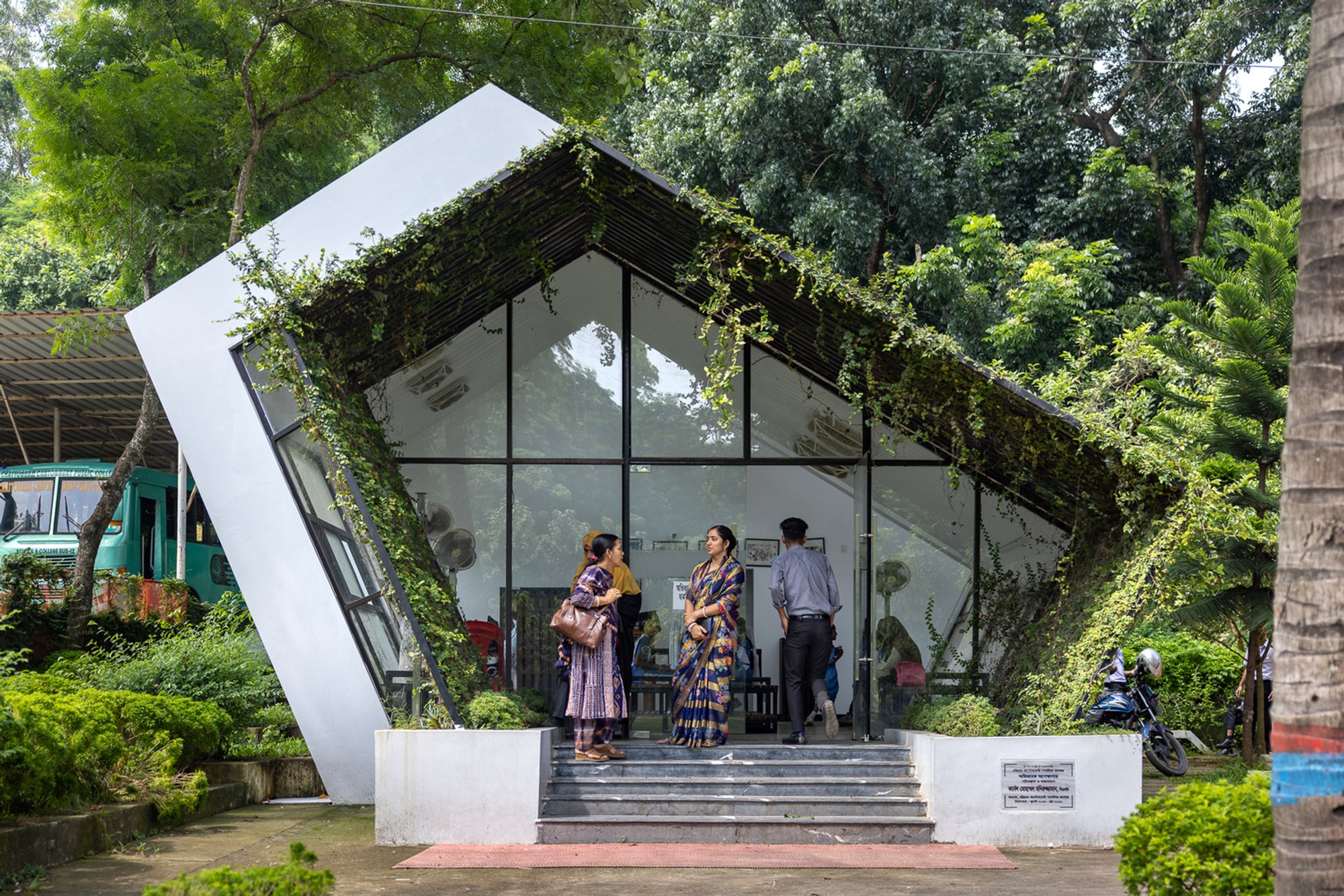Modern Pavilion Architecture: Parental Shed by Vector Plinth
