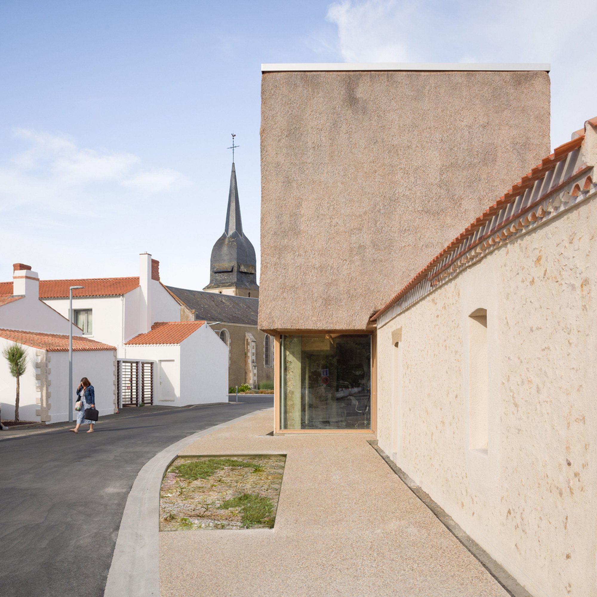 Atelier Ronan Prineau Turns Two Vendée Longhouses into a Reed-Clad Cultural Center