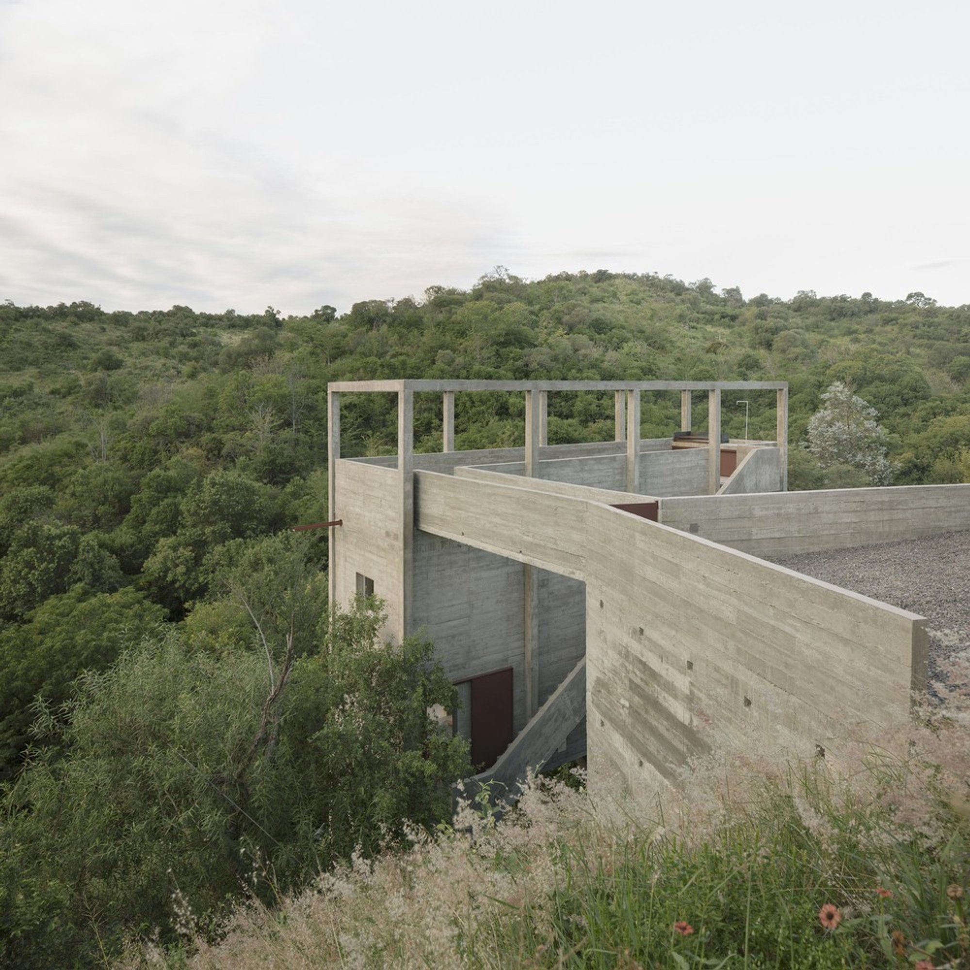 Tectum Arquitectura Perches a 54 m² Concrete Workshop on a 45-Degree Slope in Córdoba