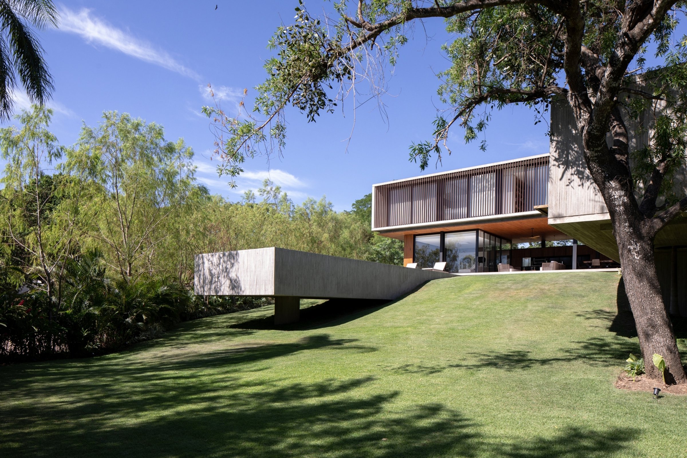 Modern Natural Light Architecture: Illuminating the MS House by Sommet