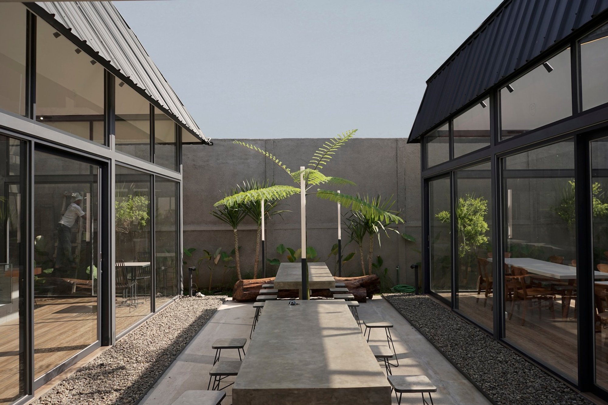 Eco-Friendly Architecture in Bandung: The Tanulo Coffee Project by Simpul Studio