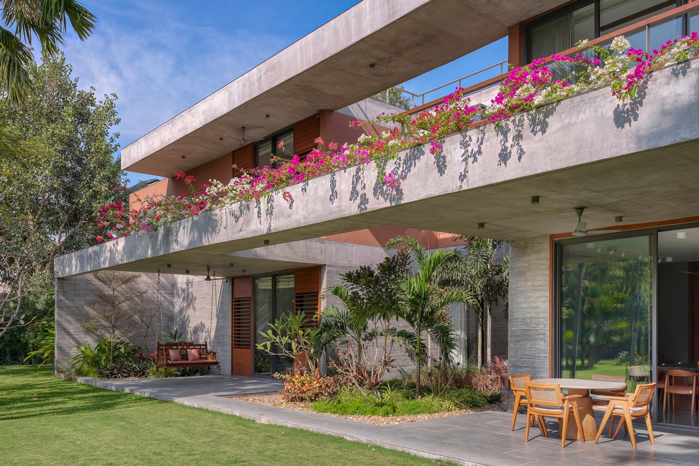 Modern Courtyard House Design: A Blend of Tradition and Innovation at The Aranya House