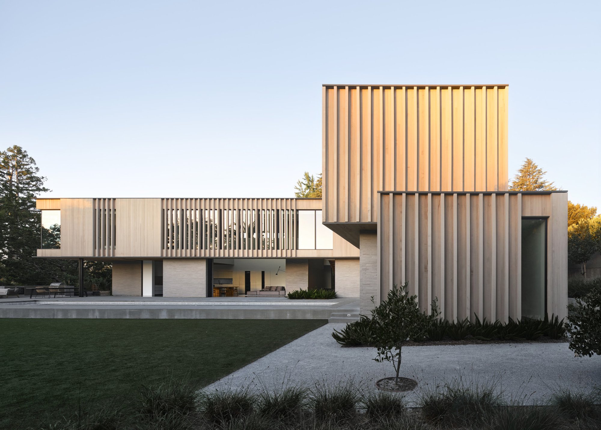 Hillsborough House: A Masterpiece of Modern Indoor/Outdoor Living Design