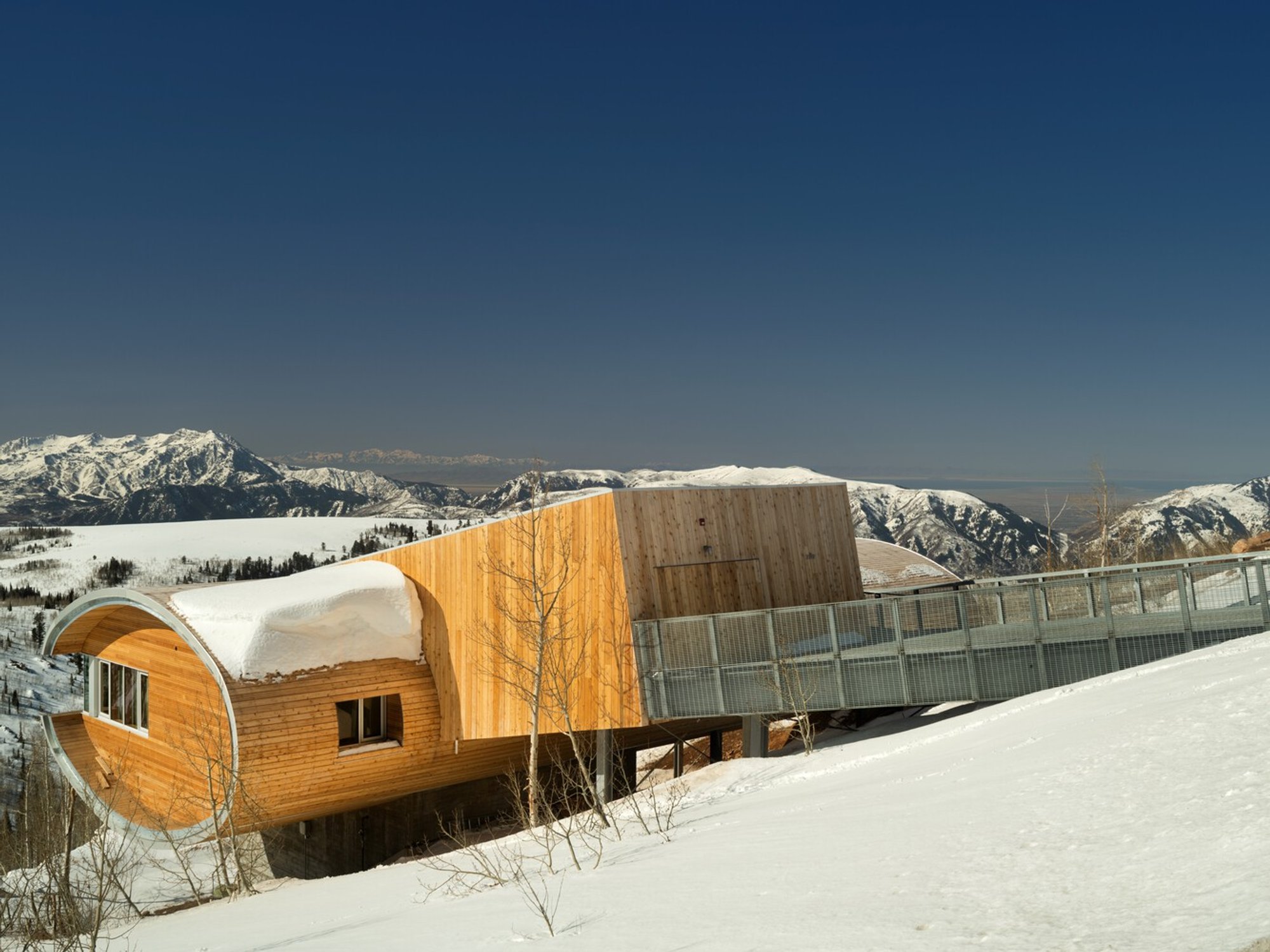 Sustainable Mountain Architecture: The House at 9,000 Feet by MacKay-Lyons Sweetapple Architects