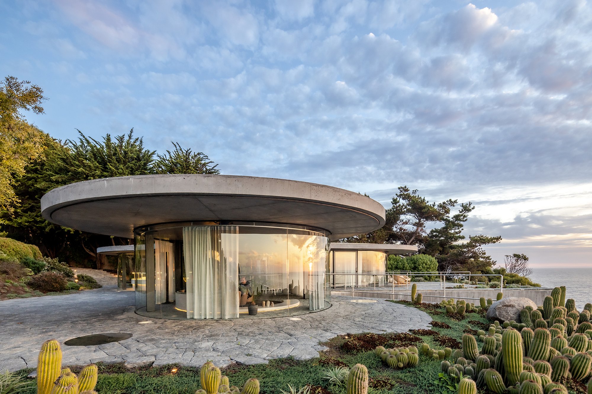 Exploring the Essence of Modern Coastal Architecture through the "S" House