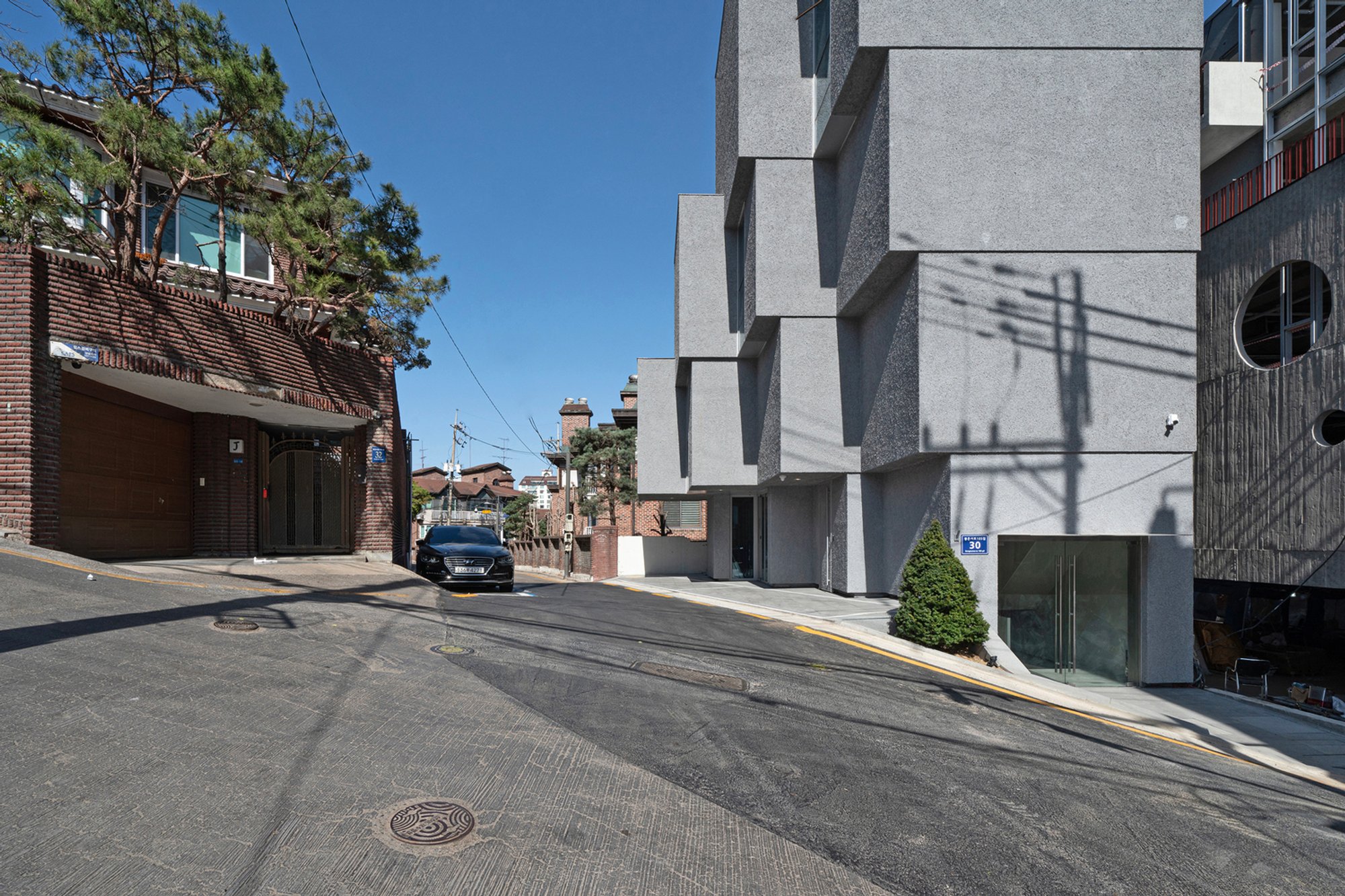 Innovative Office Building Design: A Deep Dive into Chrome Company HQ by JYA-RCHITECTS