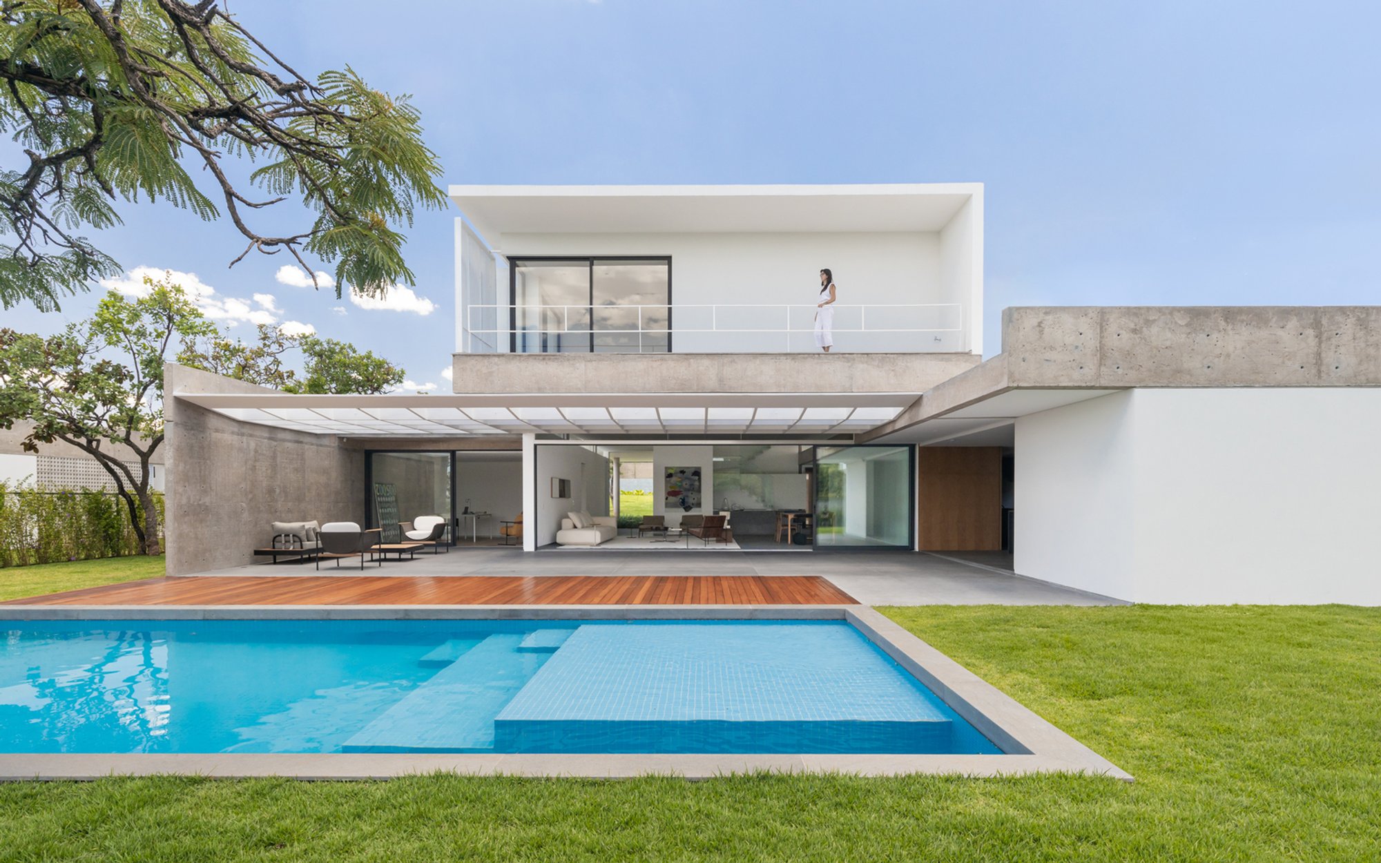 Sustainable Architecture in Brazil: A Close Look at Residência RRD 04 by Paulo Henrique Paranhos
