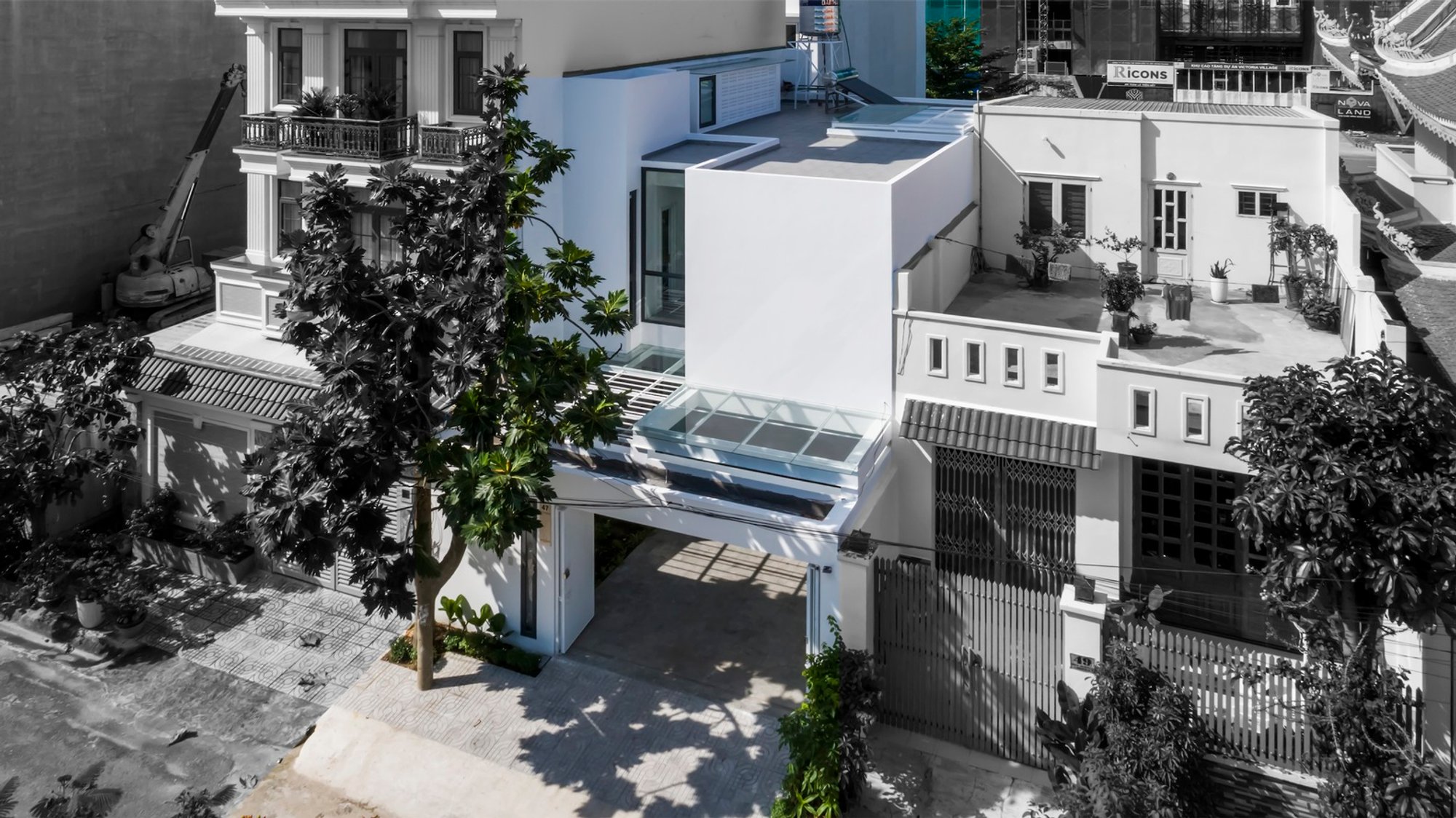 Sustainable Urban Architecture in Vietnam: Embracing Minimalism and Nature in Banh Duc House