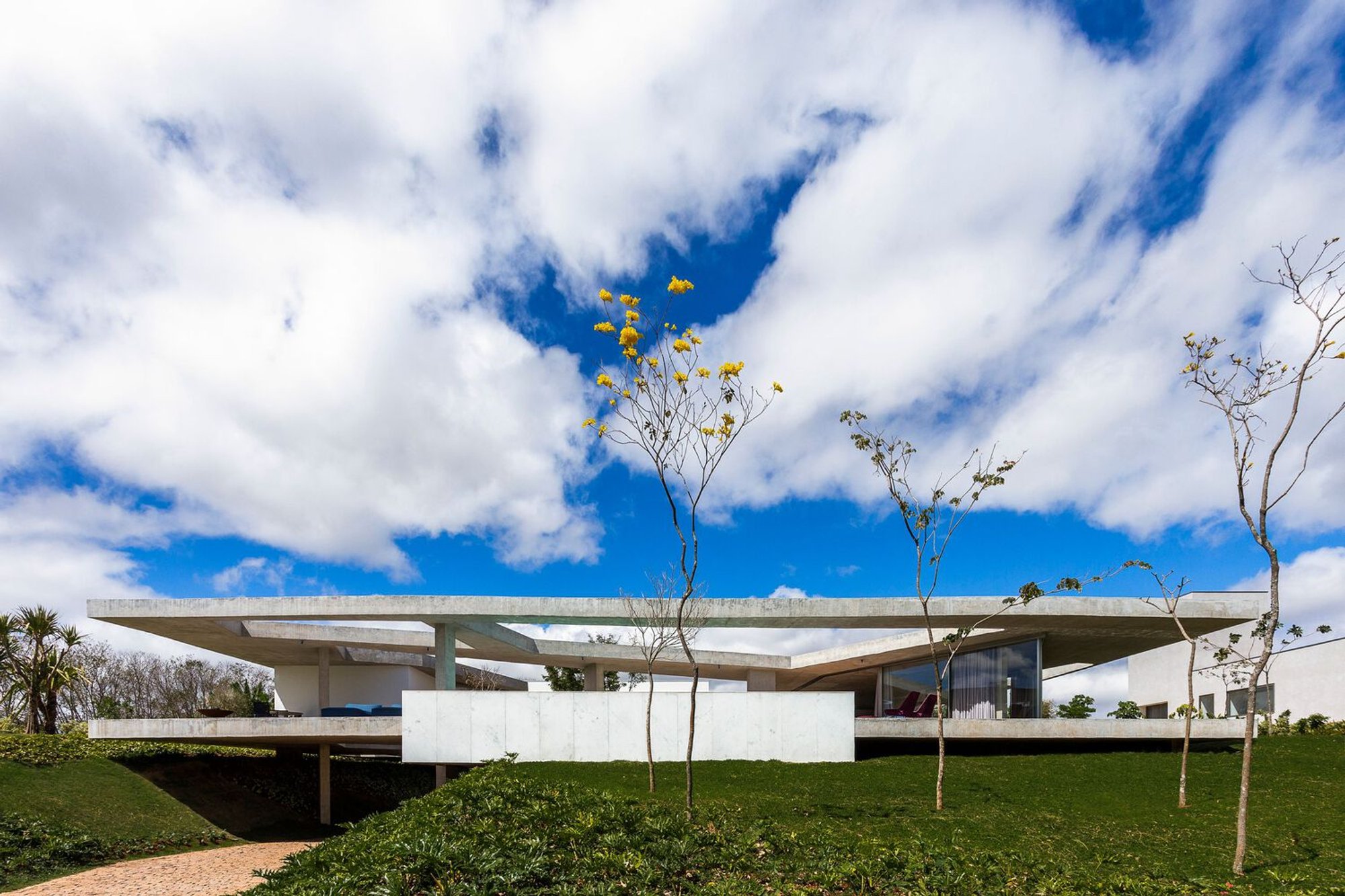 Modern Concrete Architecture in Brazil: A Closer Look at Subtraction House by FGMF