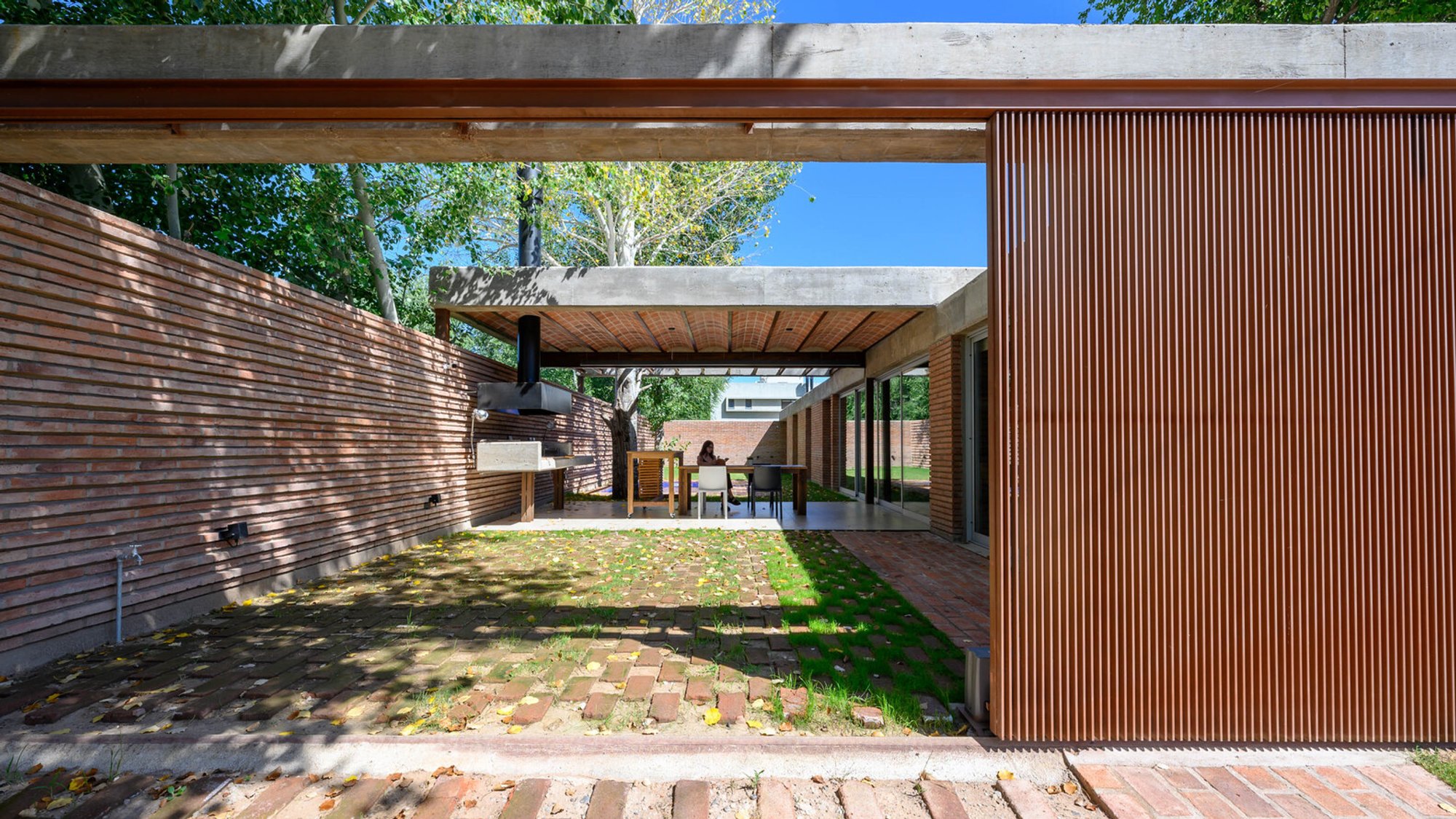 Modern Brick Houses in Argentina: A Closer Look at pb House by A+R MODEJAR ARQUITECTOS