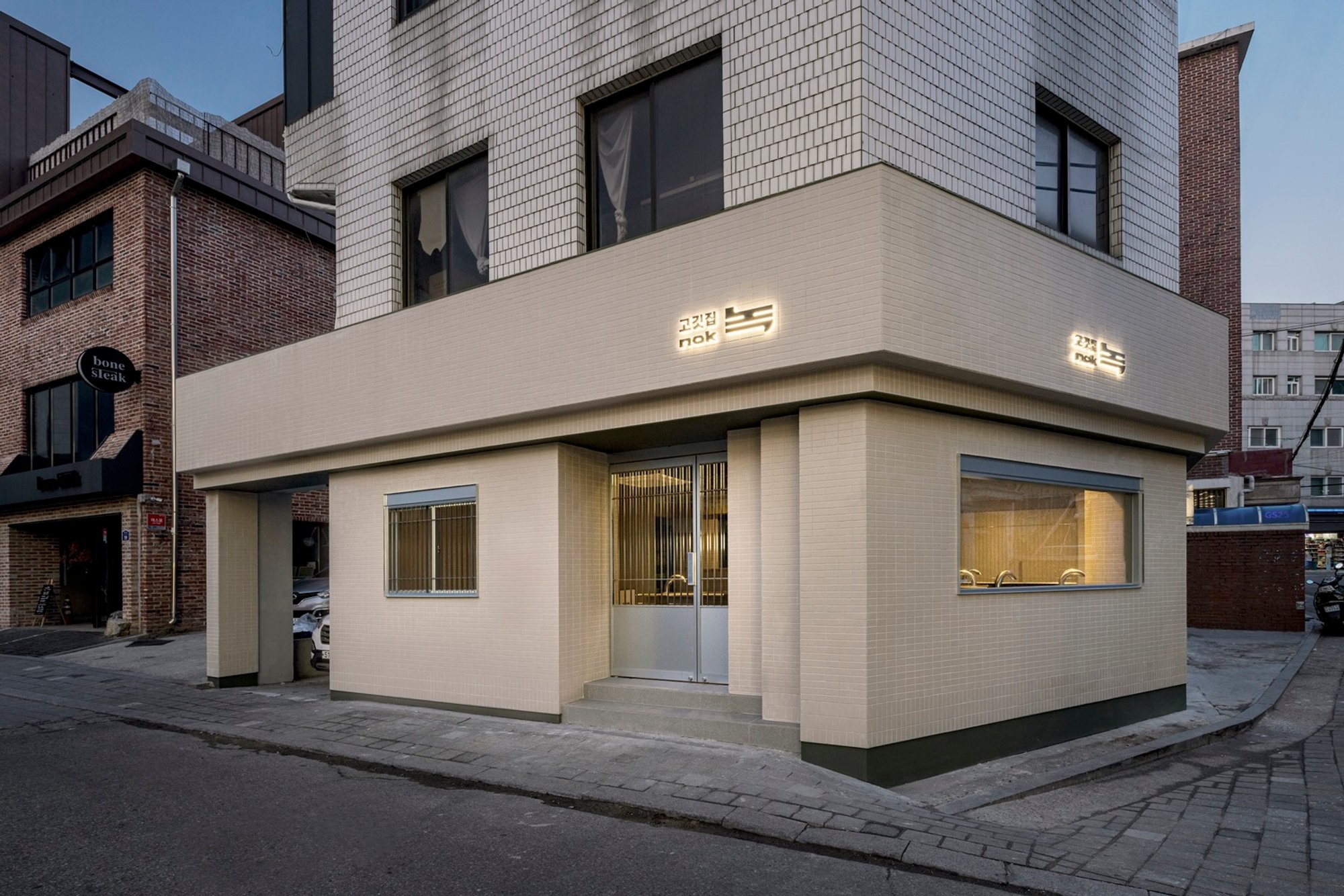 Embracing Heritage through Modern Korean Restaurant Design: The Case of Nok, 錄 Restaurant by Orosy Studio