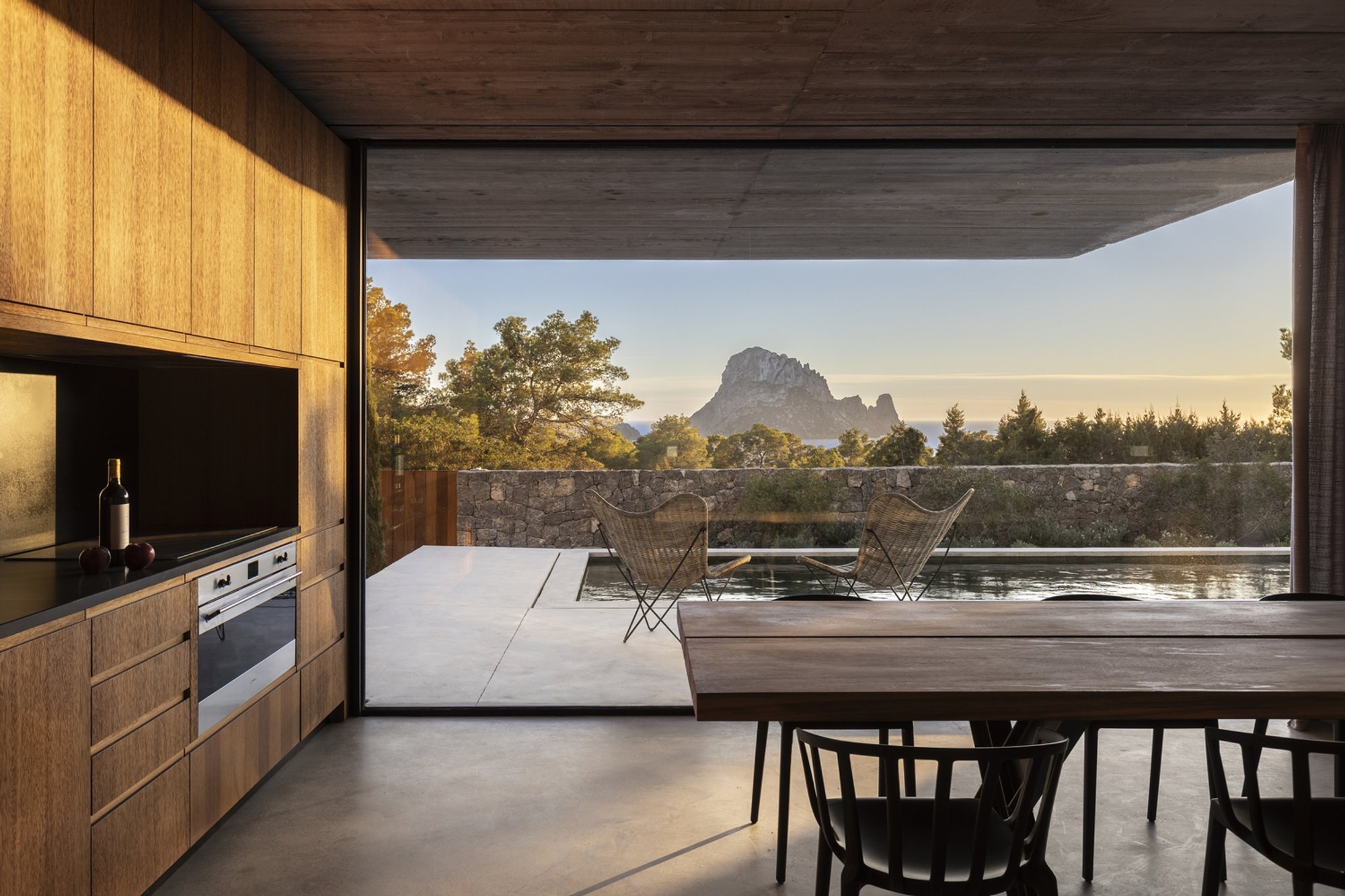 Mediterranean Summer House Design: A Masterpiece by Arquit3ctes and West Coast Properties