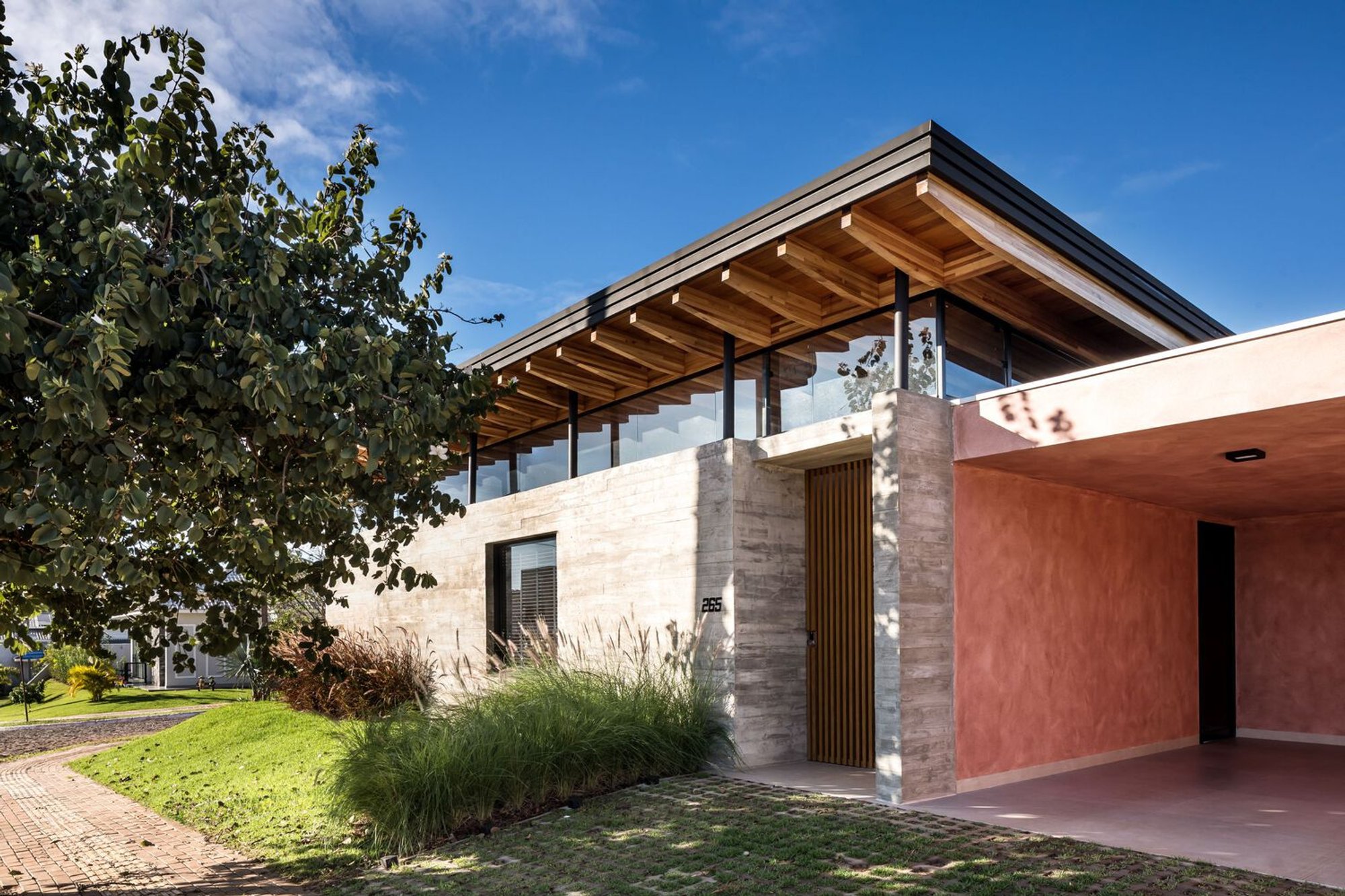 Energy Efficient Home Design: The RNT House by StudioCon Arquitetura