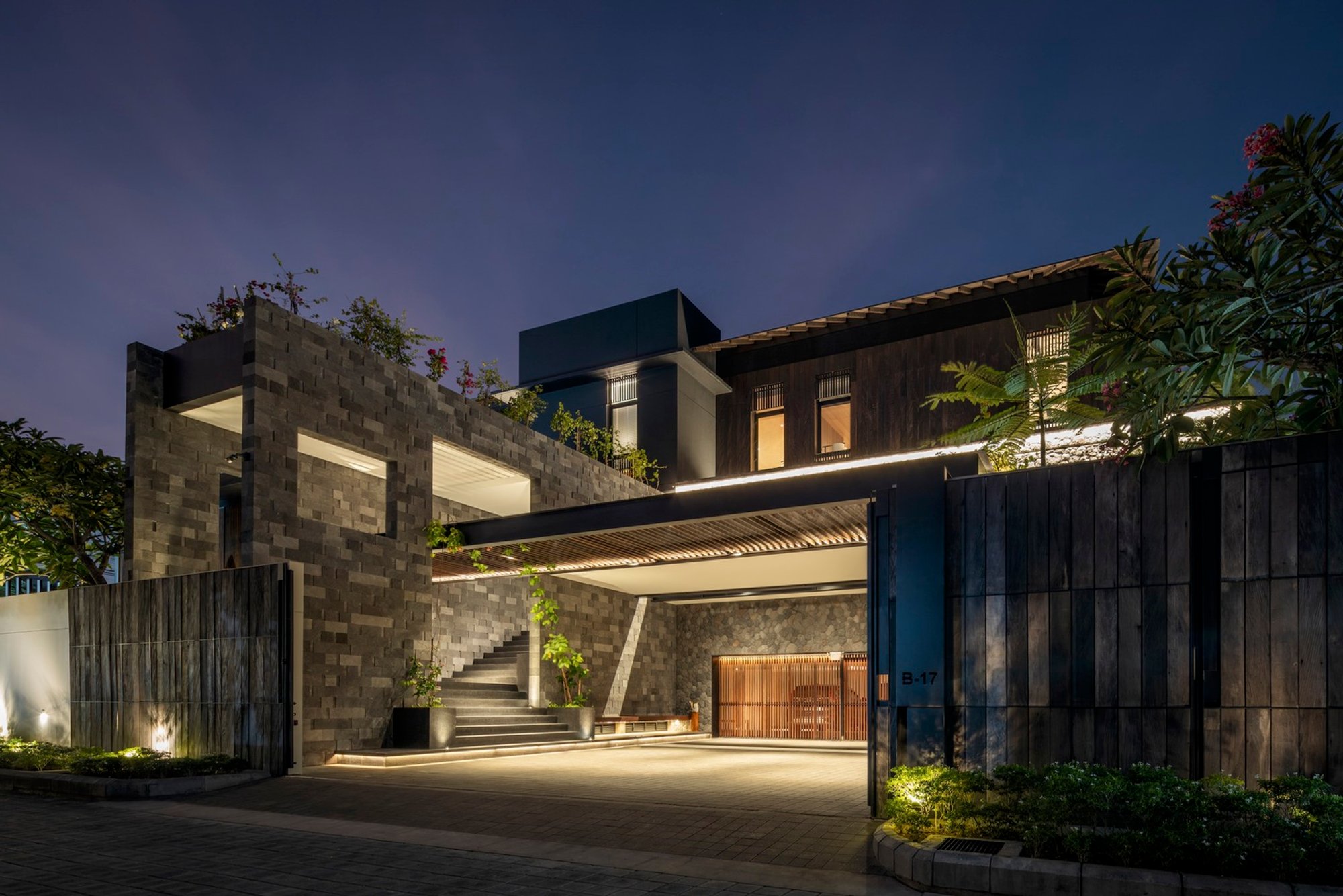 Umasari House: A Paradigm of Modern Tropical House Design in Indonesia