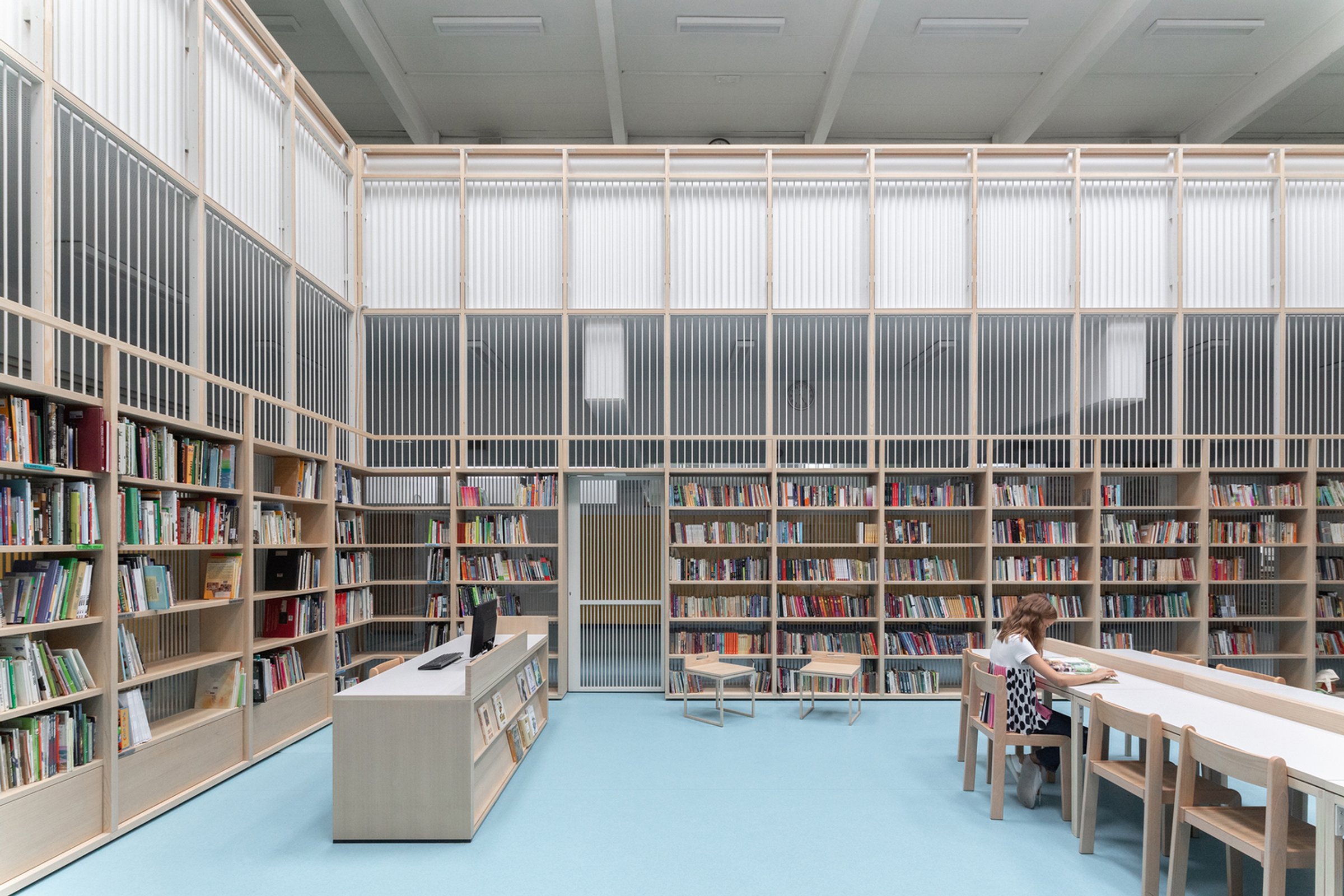 Innovative School Library Design: Transforming Learning Spaces at Vič Primary School