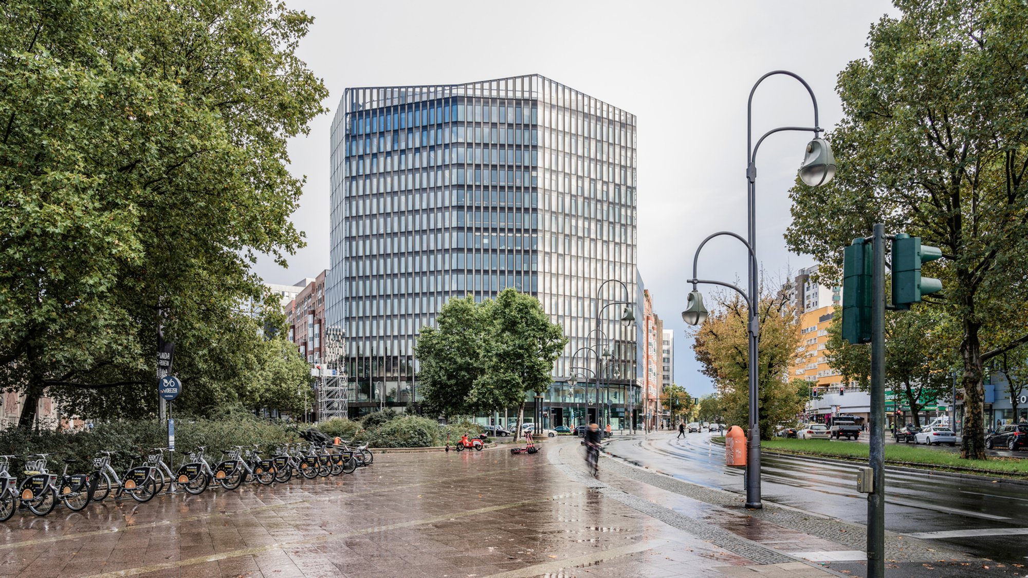 Modern Office Architecture in Berlin: A Look at Budapester Straße's Innovative Design