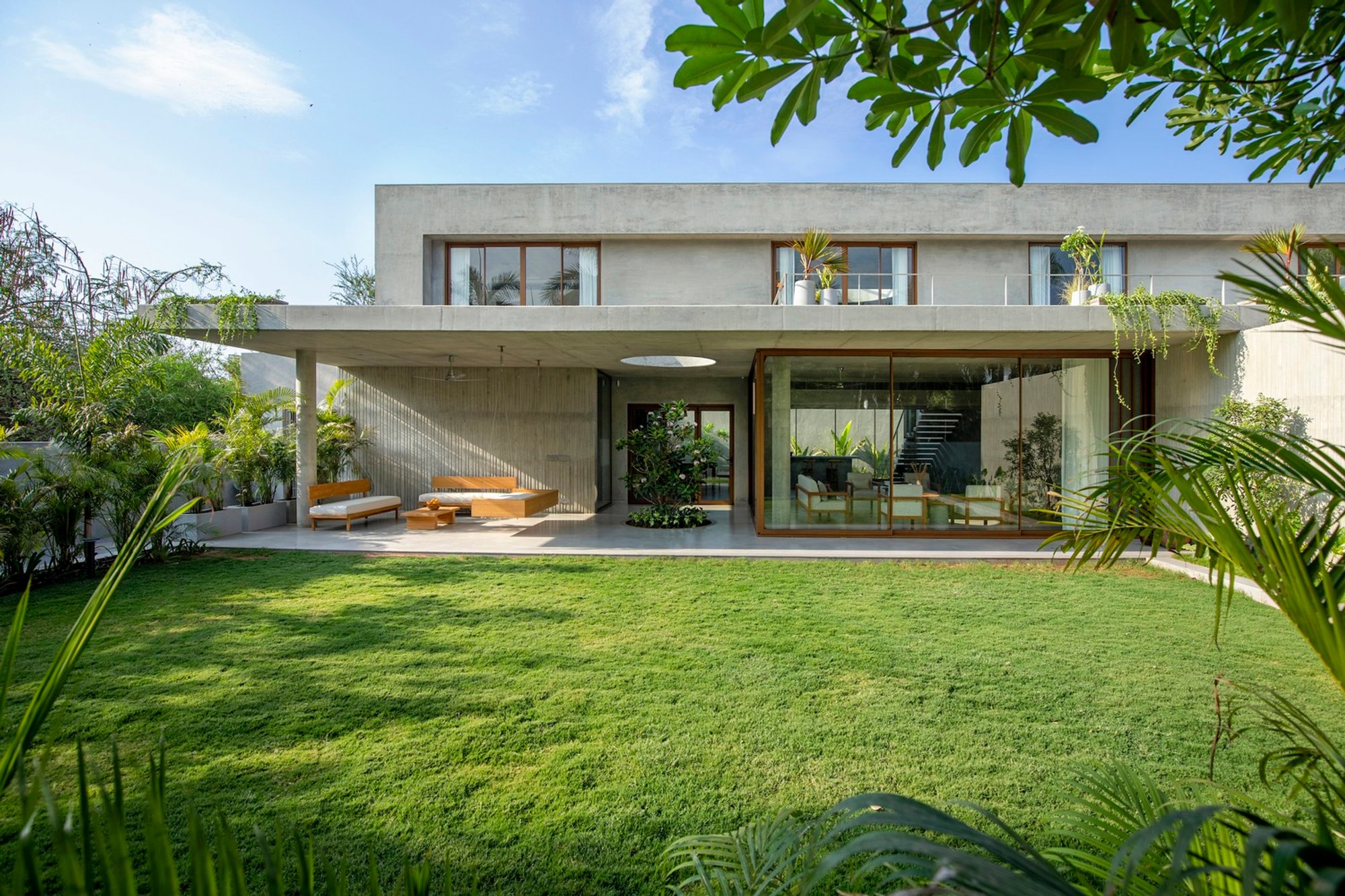 Experience Living Amidst Nature: The Design Philosophy Behind the House of Concrete Walls