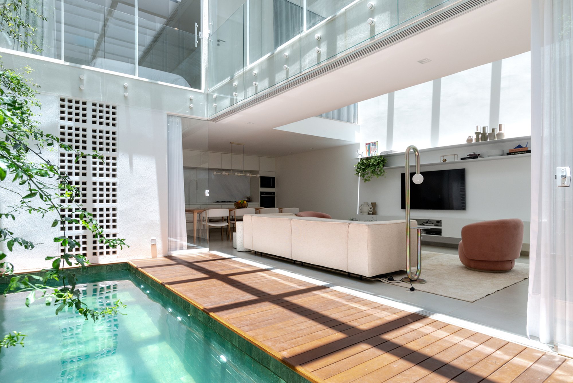 Introduction to Modern Brazilian Houses: Featuring Casa GR by Studio Roque Arquitetura