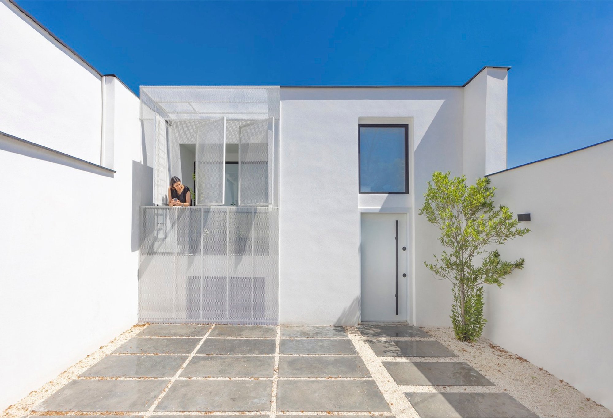 The Evolution of Contemporary Iranian Architecture: A Case Study of Home Gallery by Ma Studioo