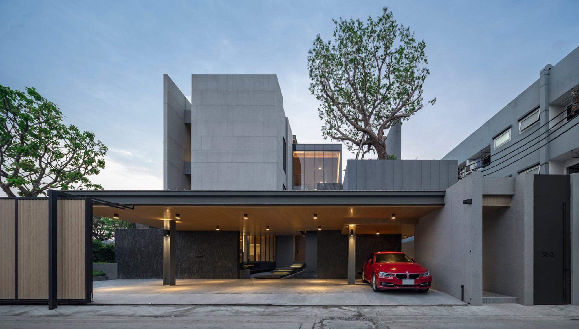 Creating Serenity Amidst the City: The Waterfall House by Greenbox Design